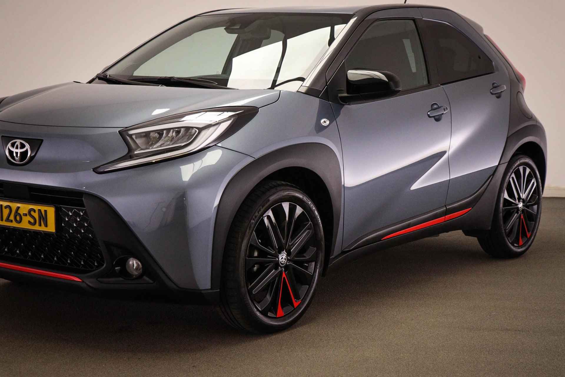 Toyota Aygo X 1.0 VVT-i S-CVT Premium | JBL DAB | UNDERCOVER | CAMERA | 18" - 18/57