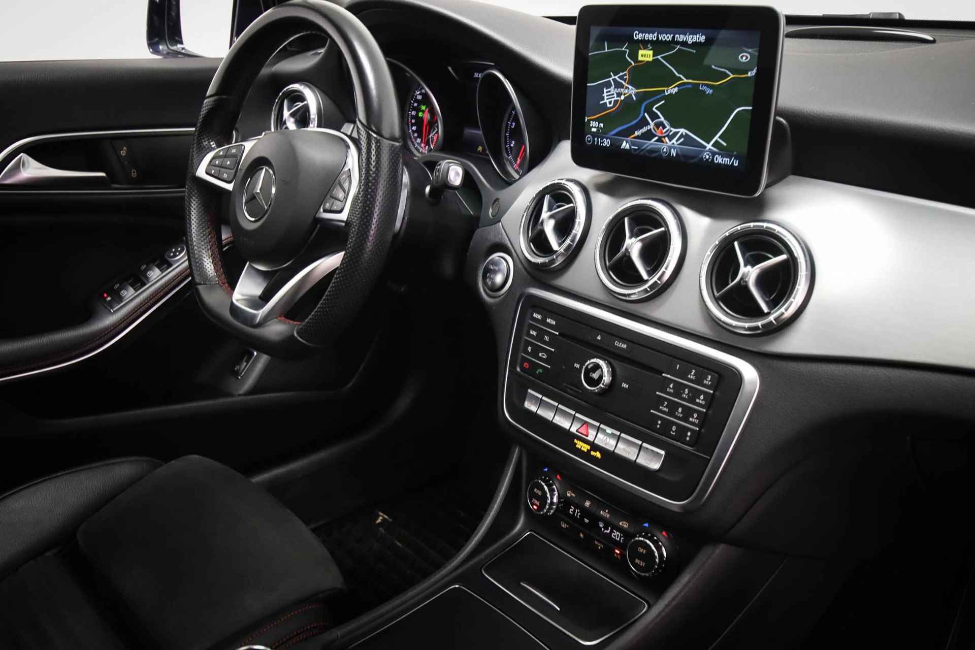 Mercedes-Benz CLA-klasse Shooting Brake 180 AMG-Line | PANORAMADAK | SFEERVERLICHTING | APPLE CARPLAY - 4/61