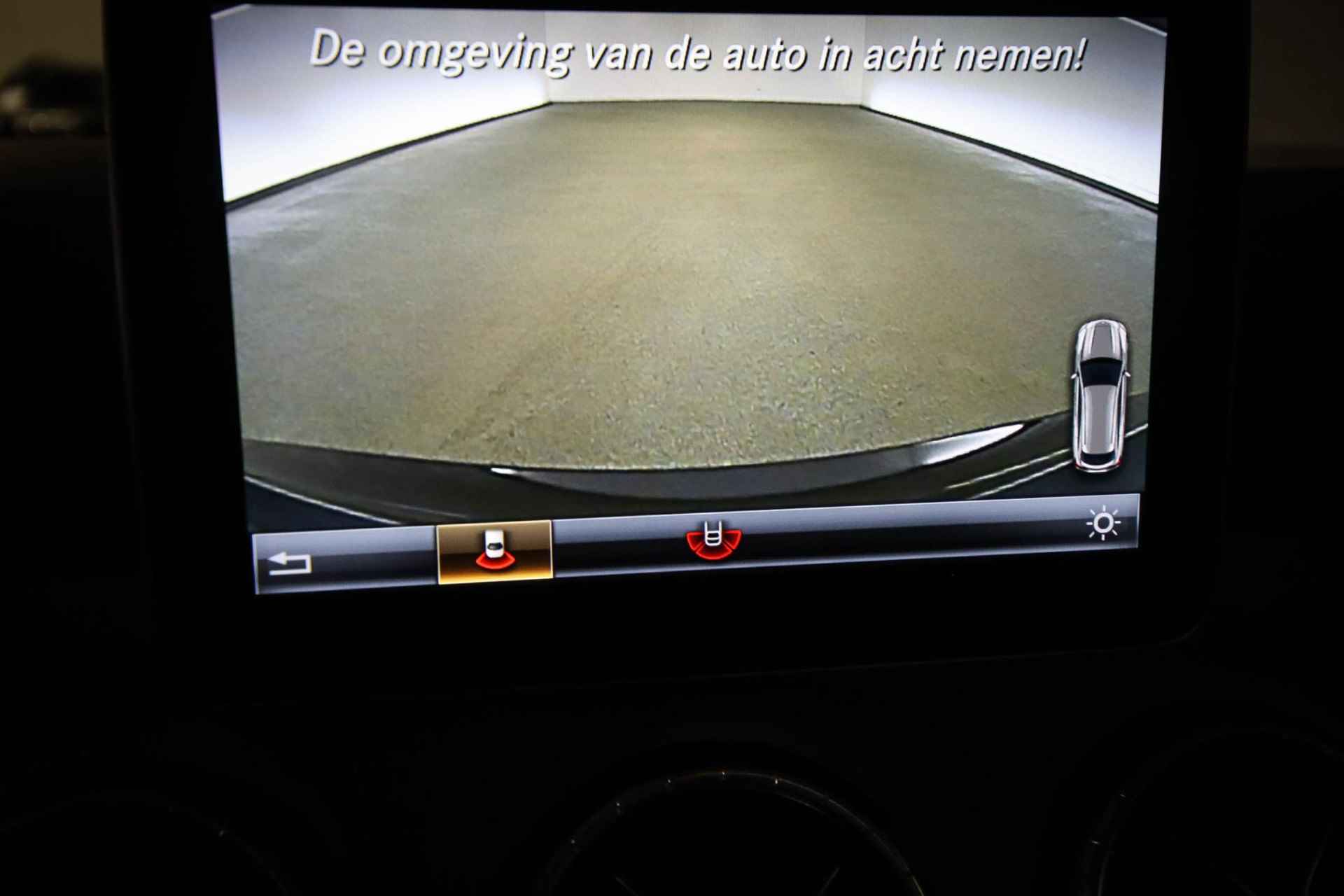 Mercedes-Benz CLA-klasse Shooting Brake 180 AMG-Line | PANORAMADAK | SFEERVERLICHTING | APPLE CARPLAY - 9/61