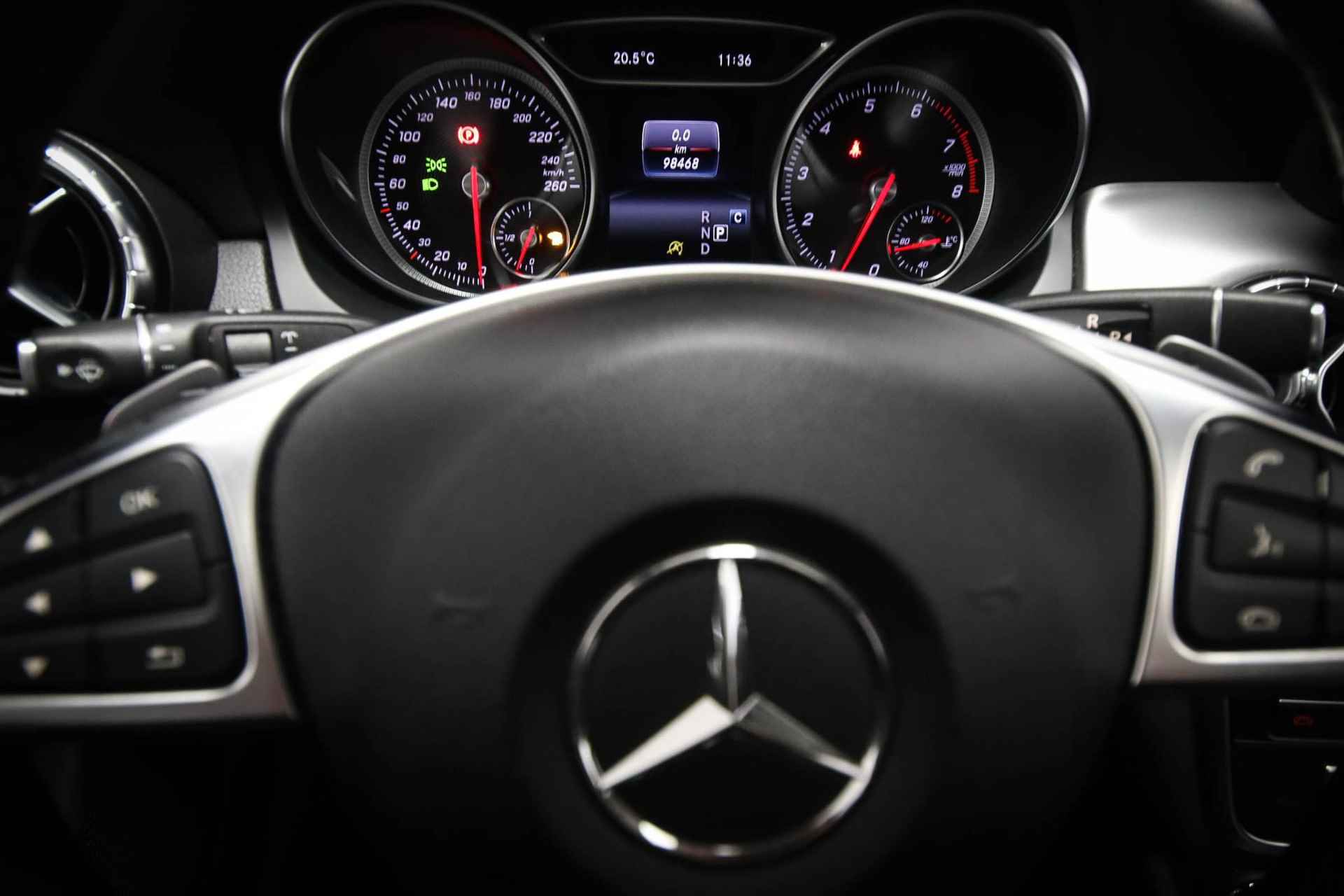 Mercedes-Benz CLA-klasse Shooting Brake 180 AMG-Line | PANORAMADAK | SFEERVERLICHTING | APPLE CARPLAY - 36/61