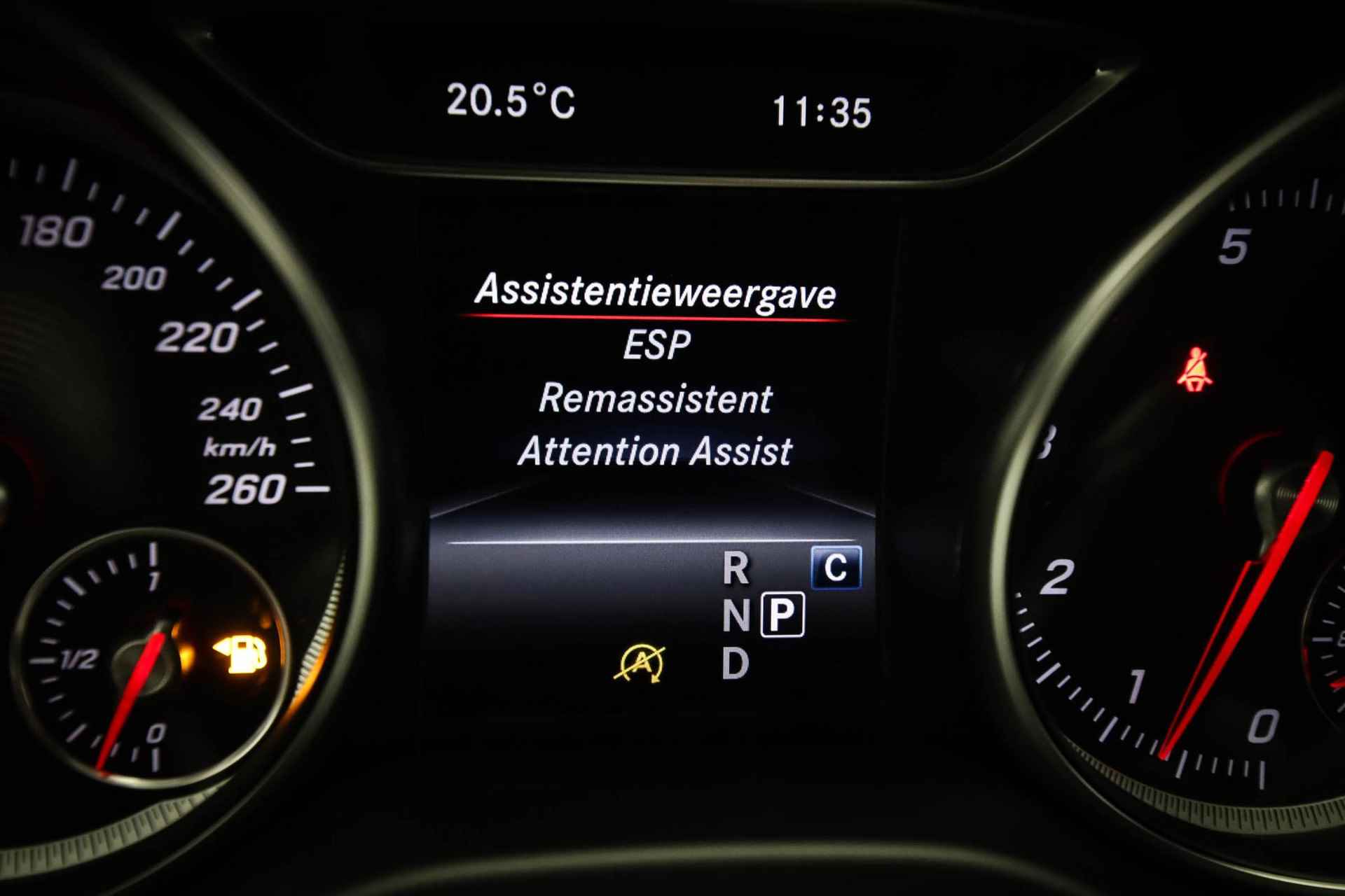 Mercedes-Benz CLA-klasse Shooting Brake 180 AMG-Line | PANORAMADAK | SFEERVERLICHTING | APPLE CARPLAY - 37/61