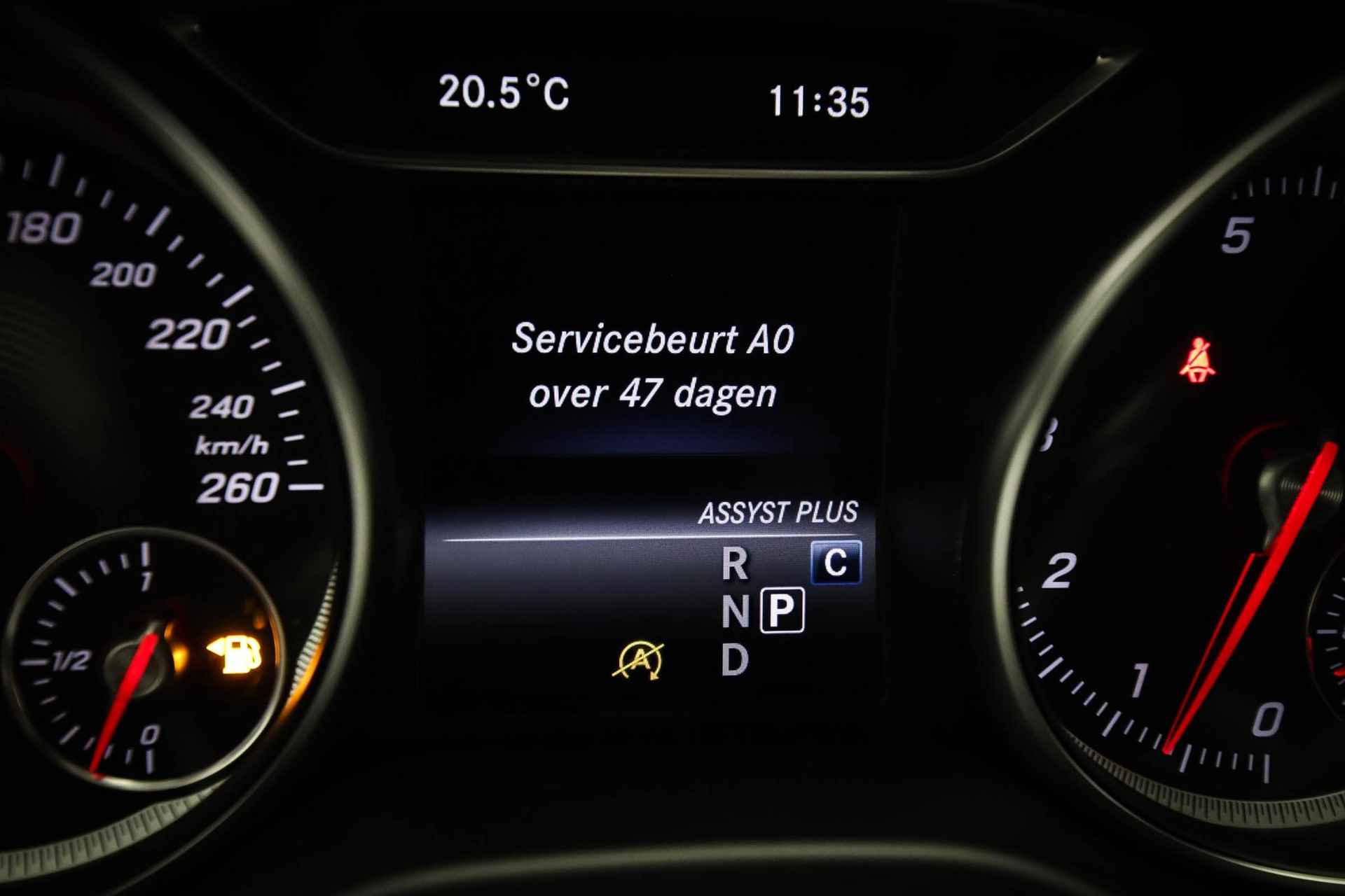 Mercedes-Benz CLA-klasse Shooting Brake 180 AMG-Line | PANORAMADAK | SFEERVERLICHTING | APPLE CARPLAY - 39/61