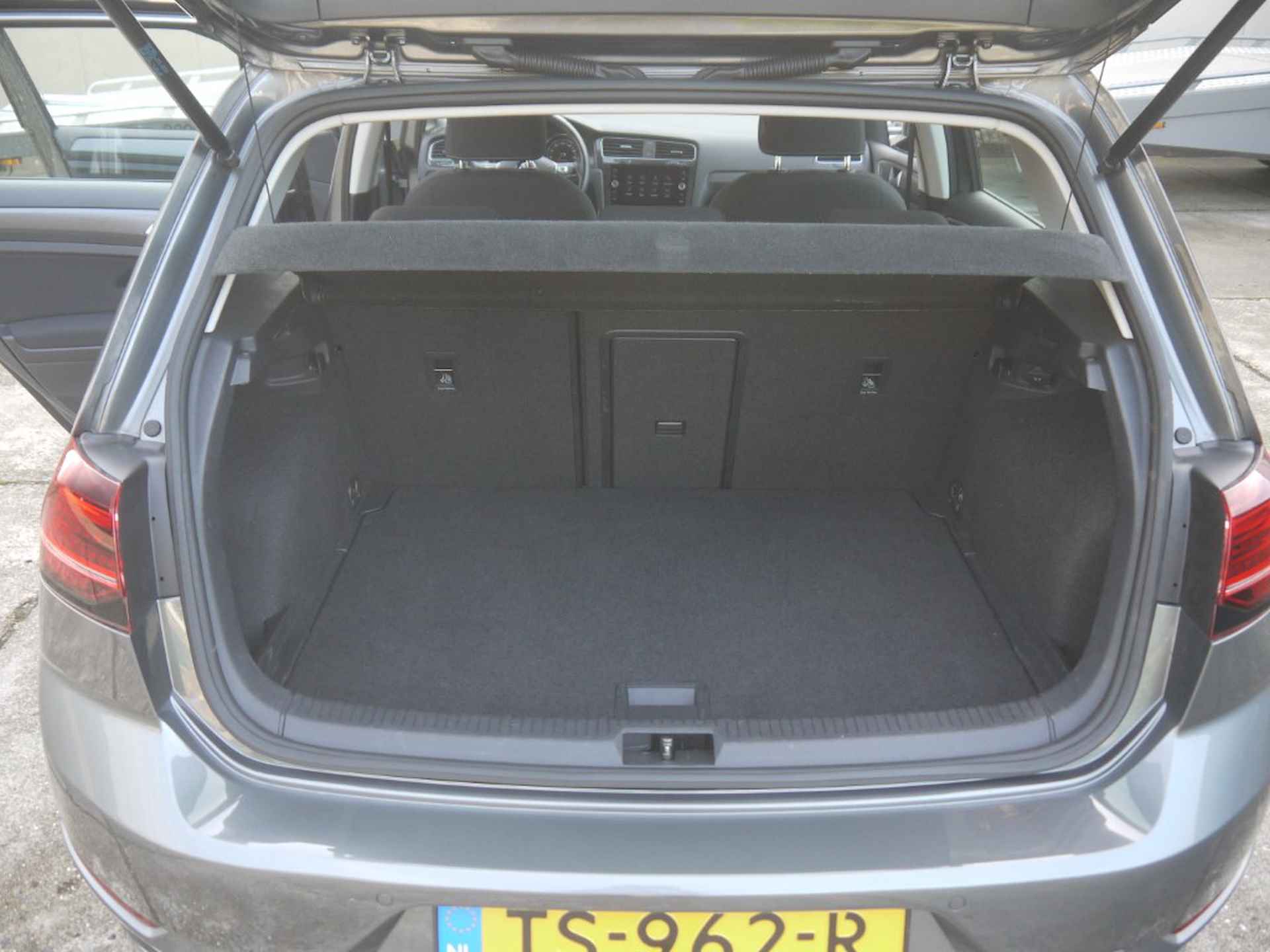 Volkswagen Golf 1.0 TSI Comfortline Business NL-Auto!! PDC I Apple carplay I Climate -- A.S. ZONDAG OPEN VAN 11.00 T/M 15.30 -- - 25/34
