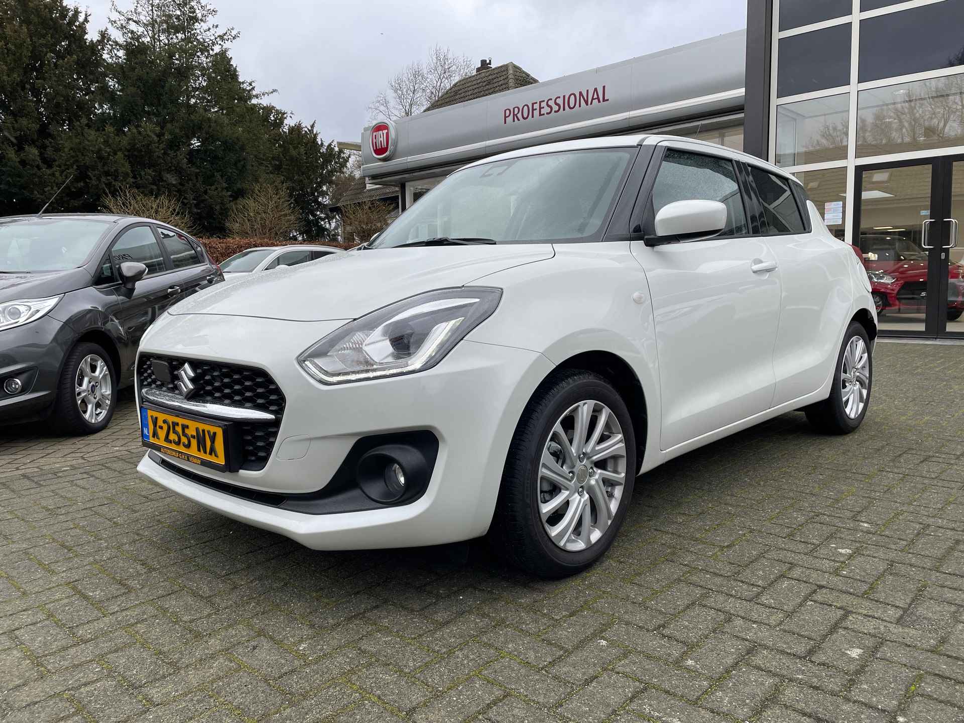 SUZUKI Swift 1.2 DualJet 83pk Smart Hybrid S&amp;S Select - 3/43