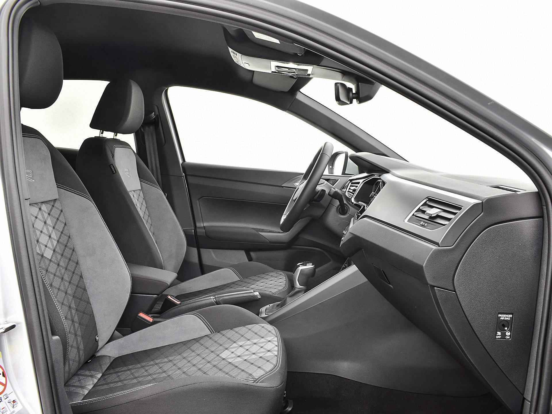 Volkswagen Taigo 1.0 Tsi 110pk DSG R-Line | Climatronic | Keyless | Camera | P-Sensoren | App-Connect | Navi | 17'' Inch | Garantie t/m 02-08-2027 of 100.000km - 13/35