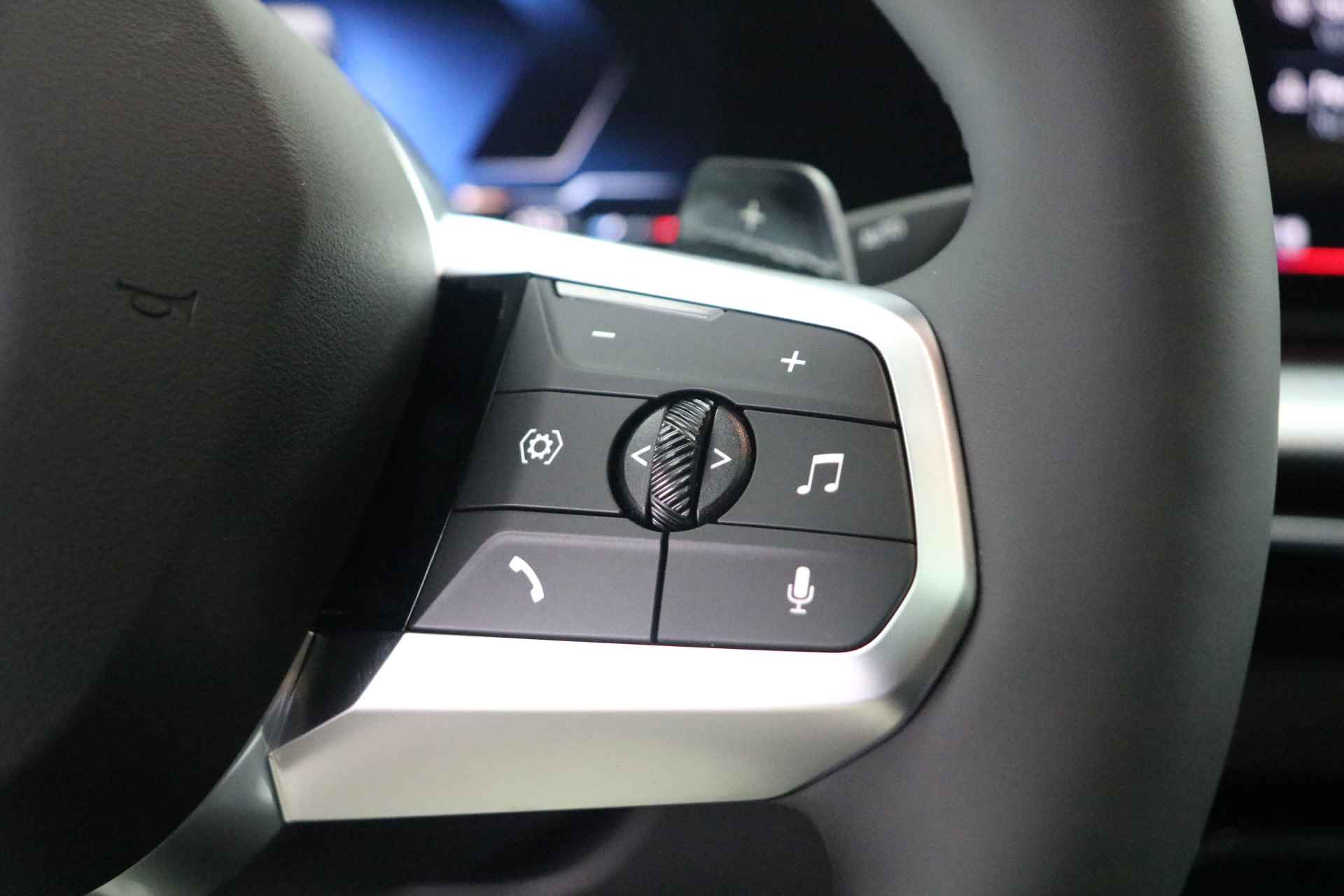 BMW X2 sDrive20i M Sport Automaat / Panoramadak / Adaptieve LED / Adaptief M Onderstel / Sportstoelen  / Parking Assistant / Comfort Access - 14/22