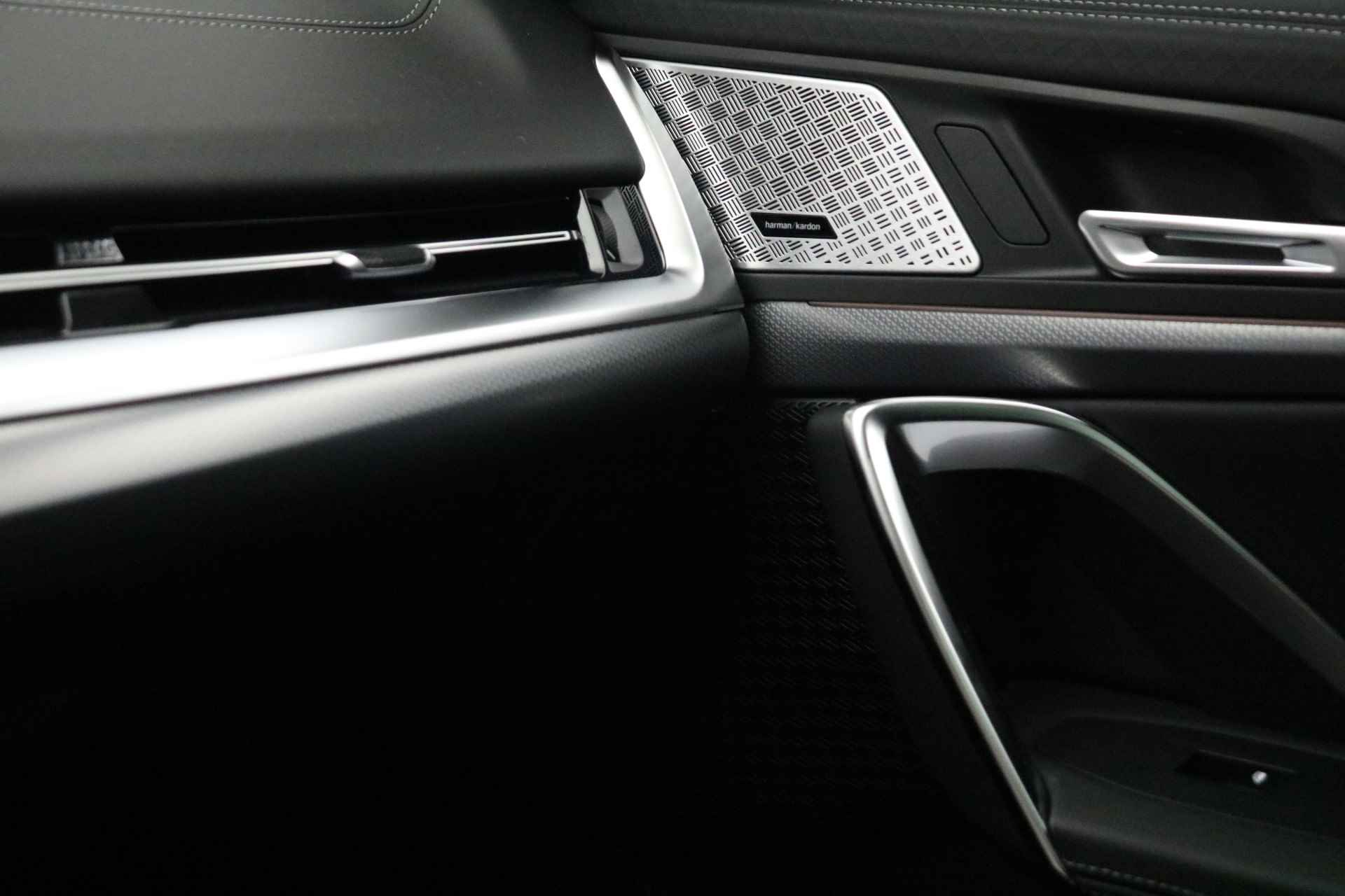 BMW X2 sDrive20i M Sport Automaat / Panoramadak / Adaptieve LED / Adaptief M Onderstel / Sportstoelen  / Parking Assistant / Comfort Access - 17/22