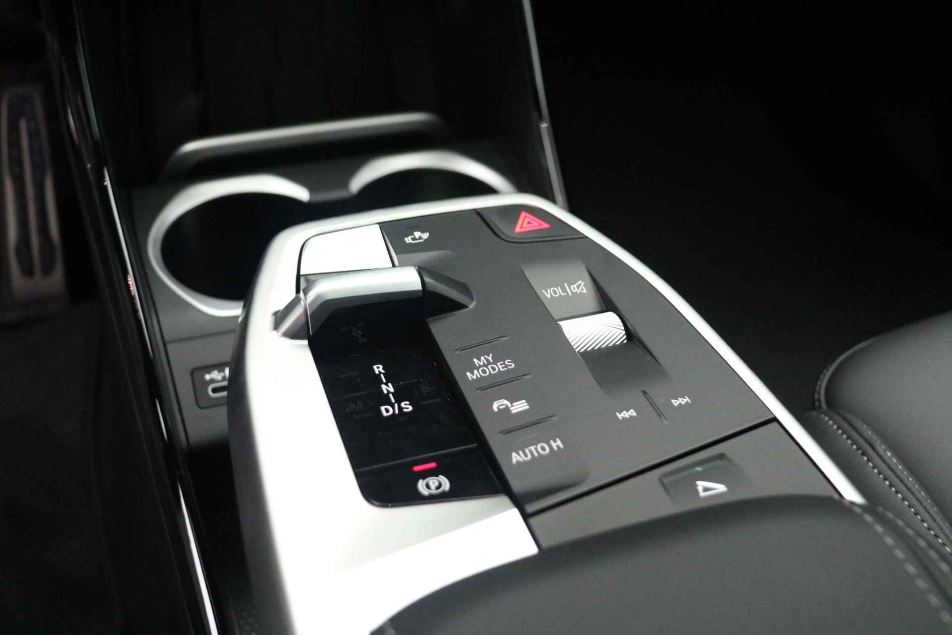 BMW X2 sDrive20i M Sport Automaat / Panoramadak / Adaptieve LED / Adaptief M Onderstel / Sportstoelen  / Parking Assistant / Comfort Access - 18/22