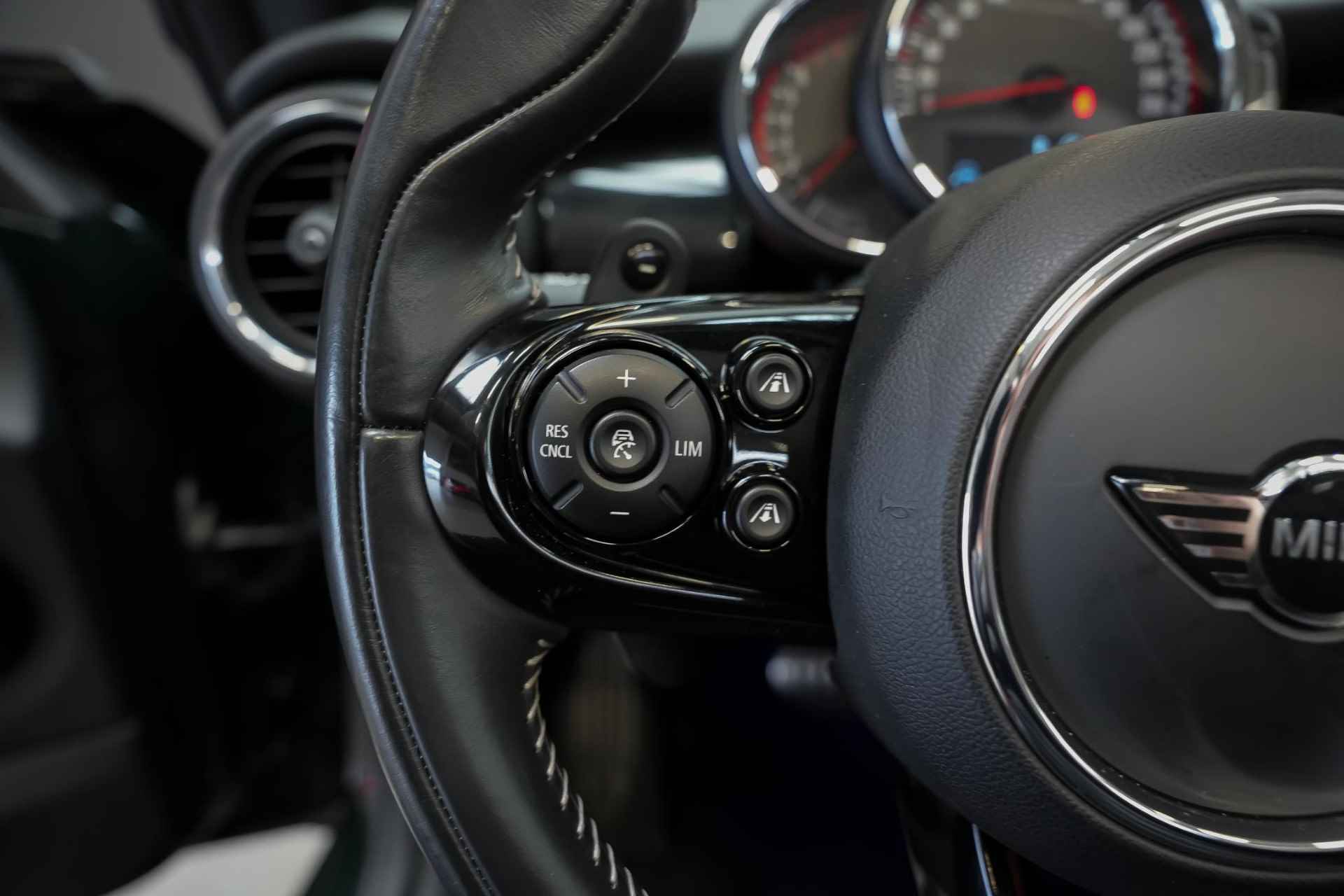 Mini Cabrio John Cooper Works Chili 2.0 231pk |Harman & Kardon|head-up display|lederen stoelen|Apple Carplay|adaptieve cruise control|parkeercamera en sensoren| - 20/36