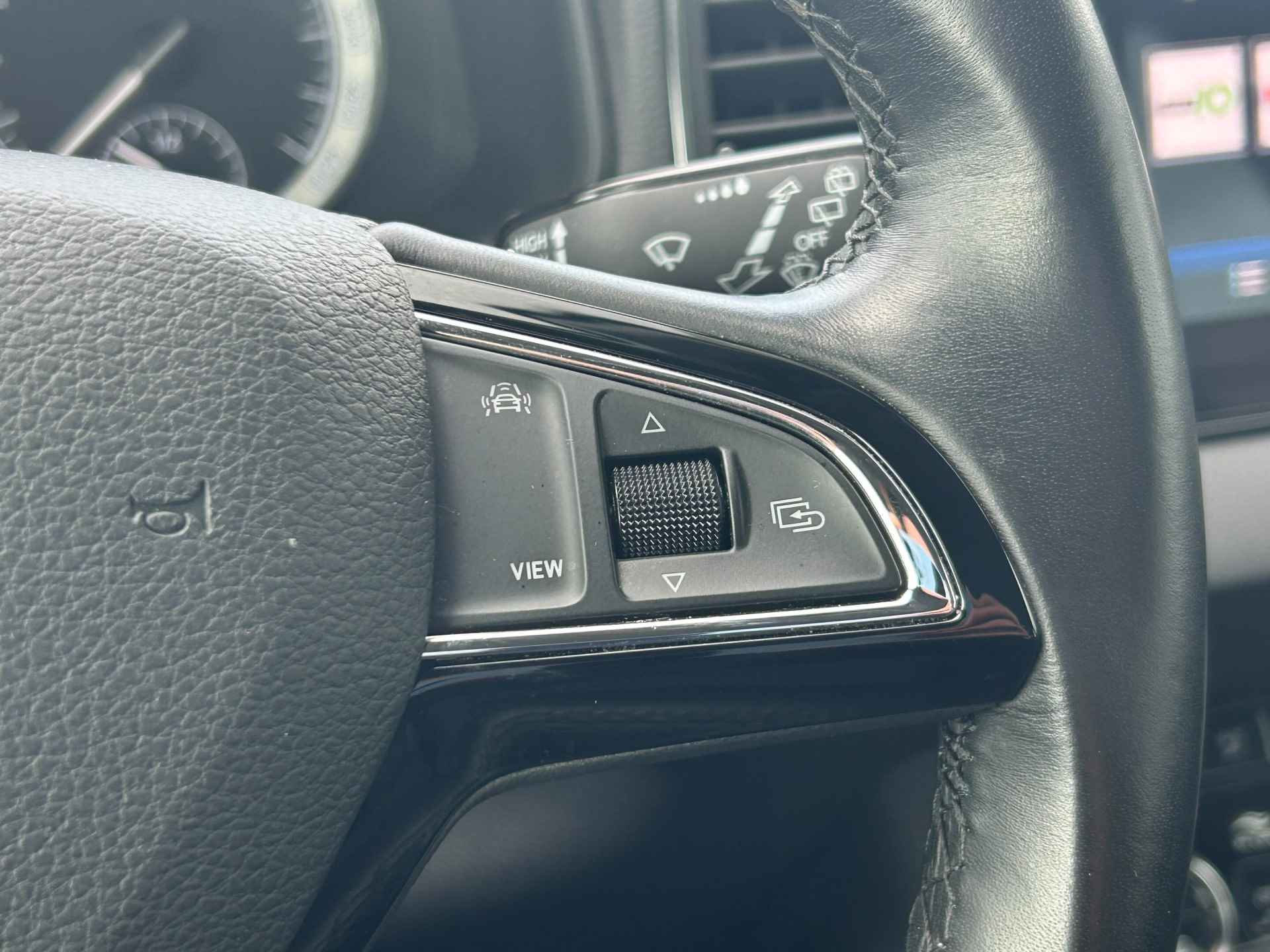 Škoda Karoq 1.5 TSI ACT Business Edition | Climate Control | Cruise Control | Camera | LED | Keyless Entry/Start | - 24/36