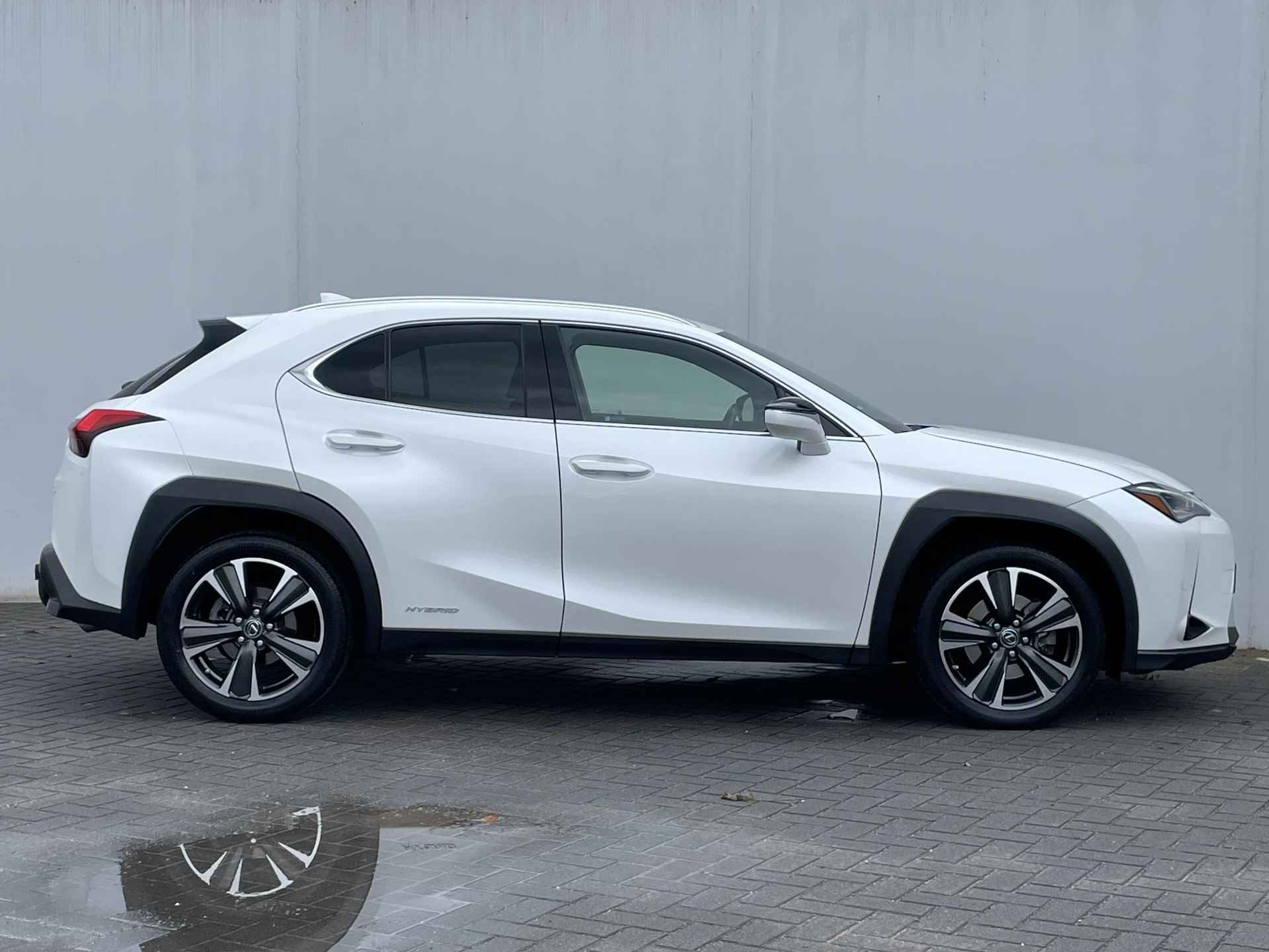 Lexus UX 250h Executive Line / TREKHAAK / NAVIGATIE / CRUISE CONTROL ADAPTIEF / ACHTERUITRIJCAMERA / CLIMATE CONTROL / BLUETOOTH - 12/41