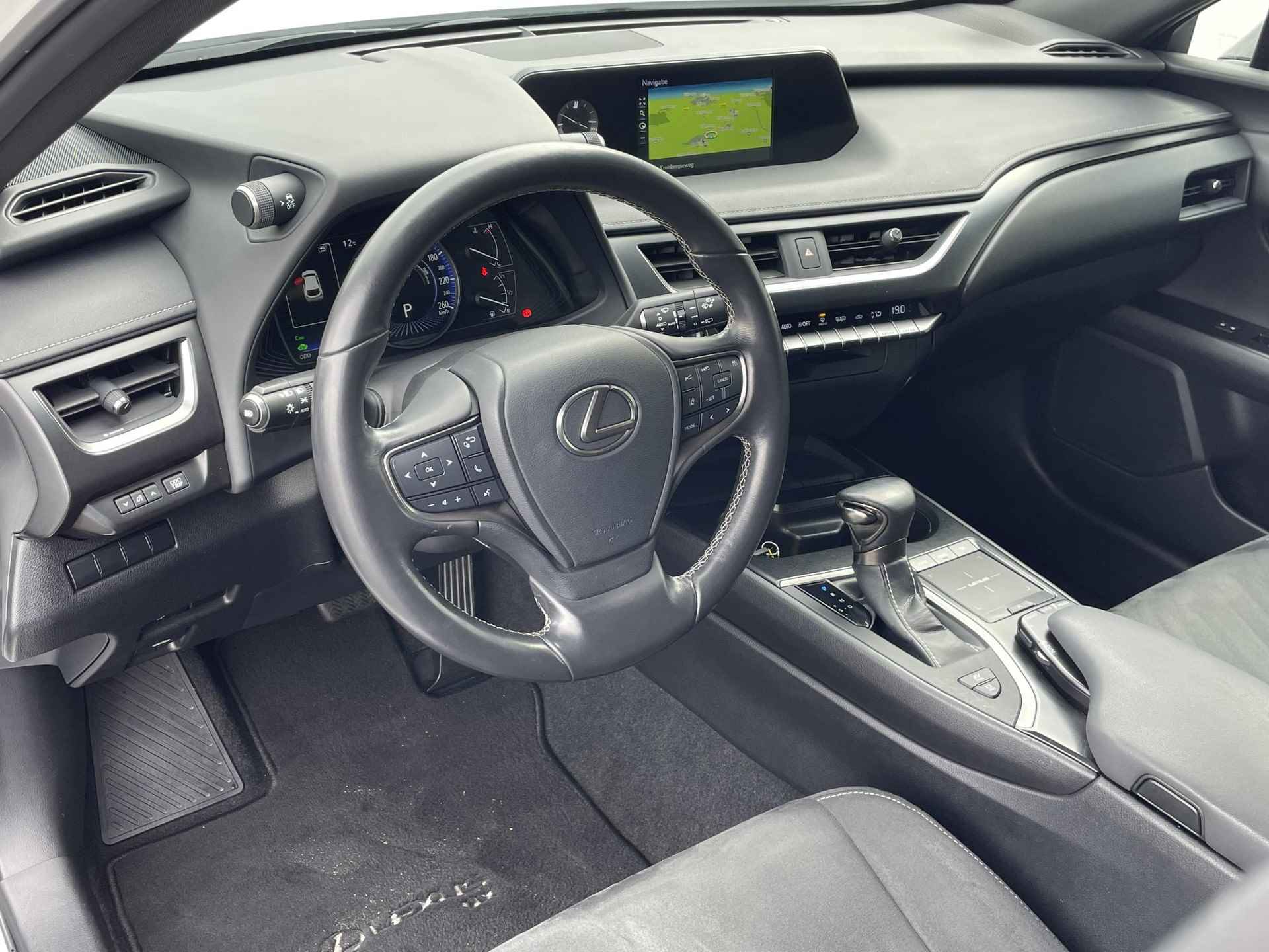 Lexus UX 250h Executive Line / TREKHAAK / NAVIGATIE / CRUISE CONTROL ADAPTIEF / ACHTERUITRIJCAMERA / CLIMATE CONTROL / BLUETOOTH - 15/41