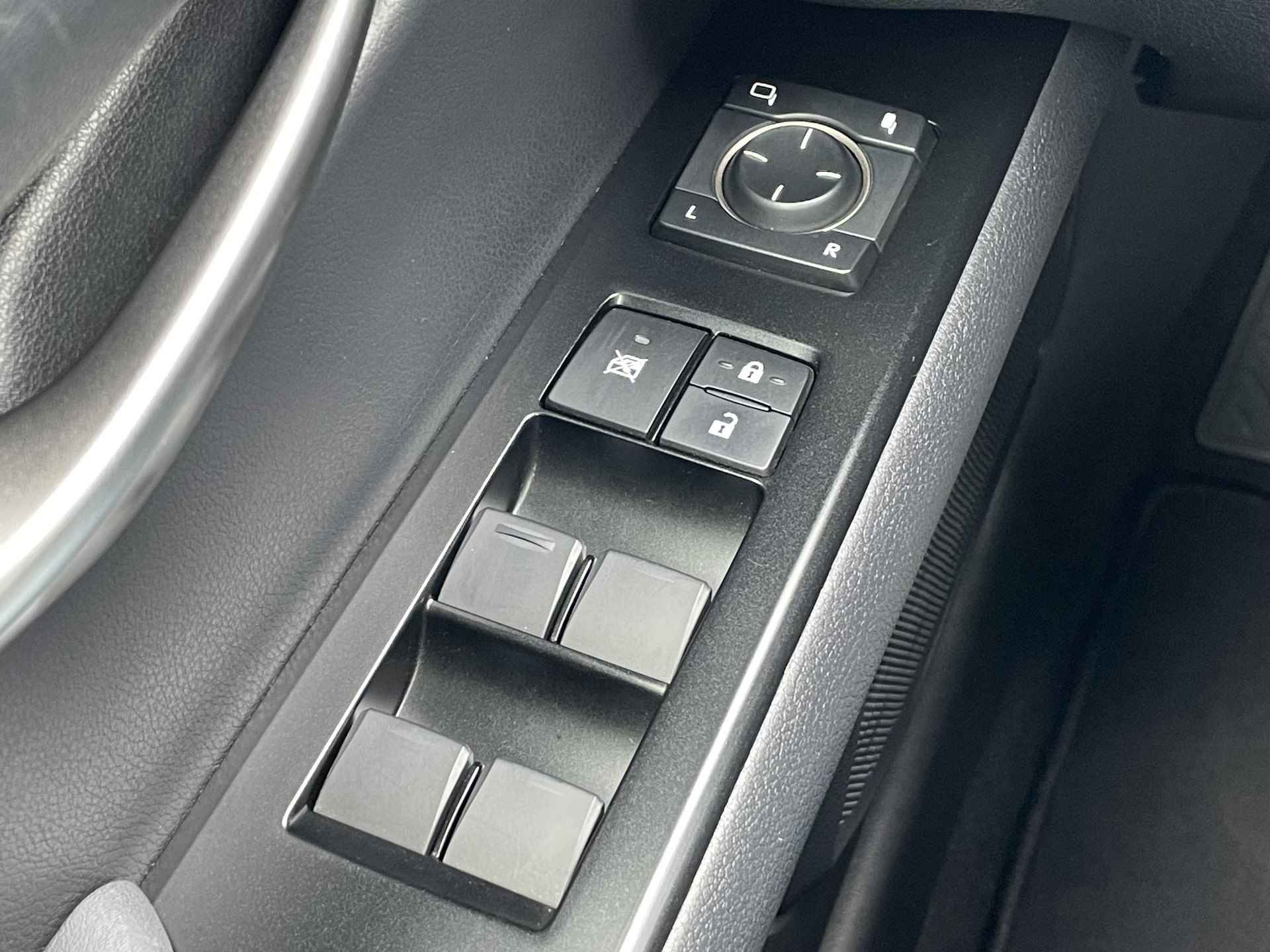 Lexus UX 250h Executive Line / TREKHAAK / NAVIGATIE / CRUISE CONTROL ADAPTIEF / ACHTERUITRIJCAMERA / CLIMATE CONTROL / BLUETOOTH - 33/41