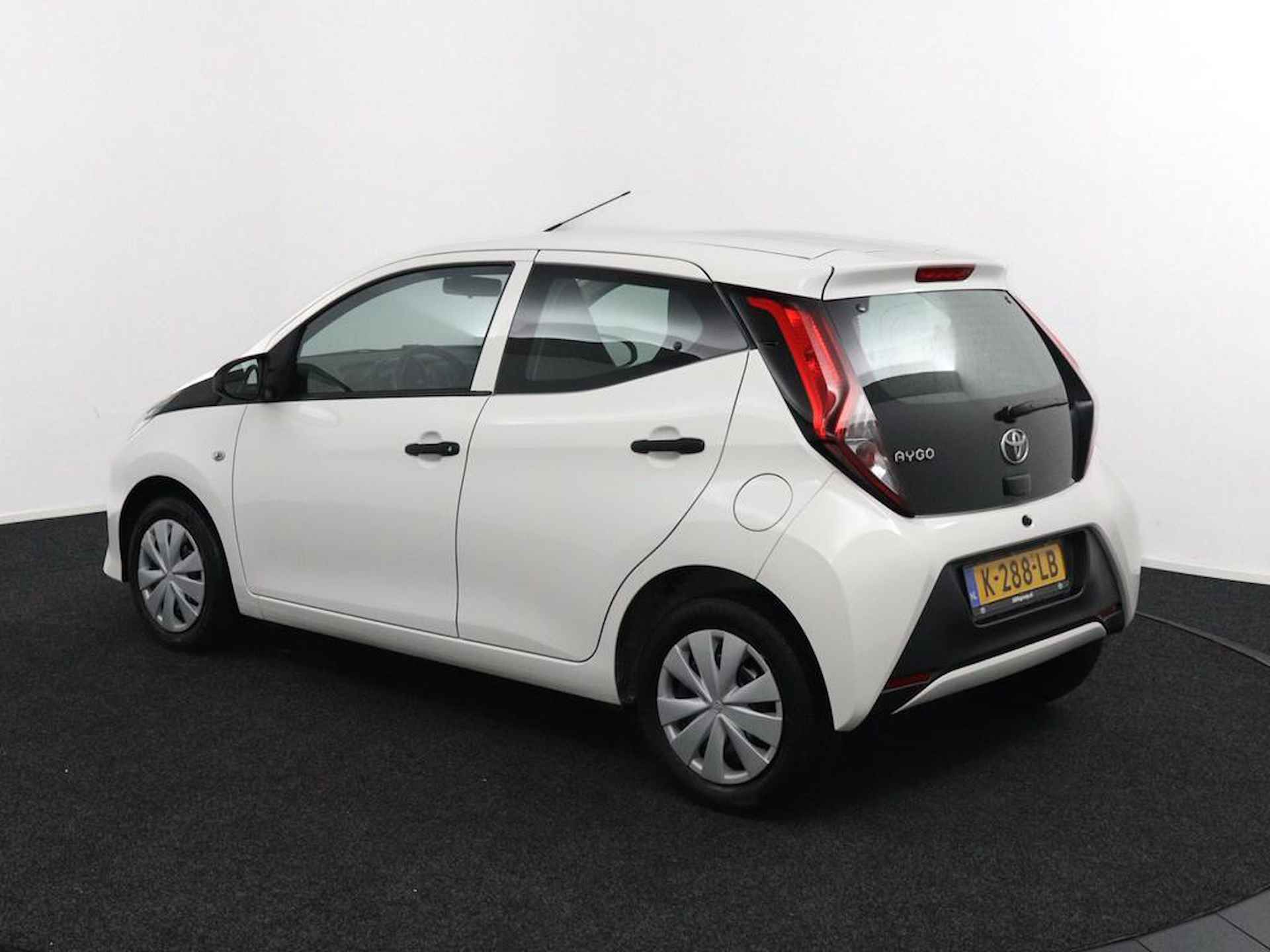 Toyota Aygo 1.0 VVT-i x-fun - 5/39