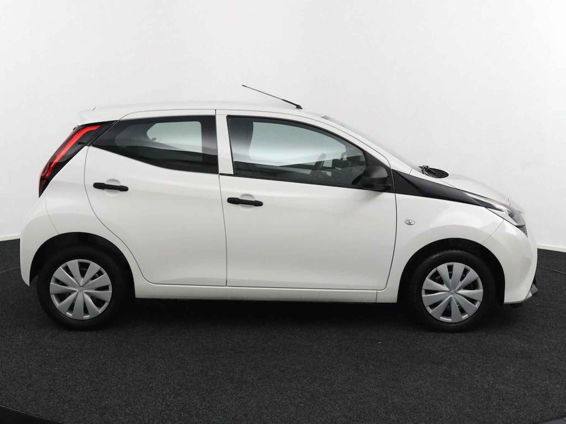 Toyota Aygo 1.0 VVT-i x-fun - 7/39