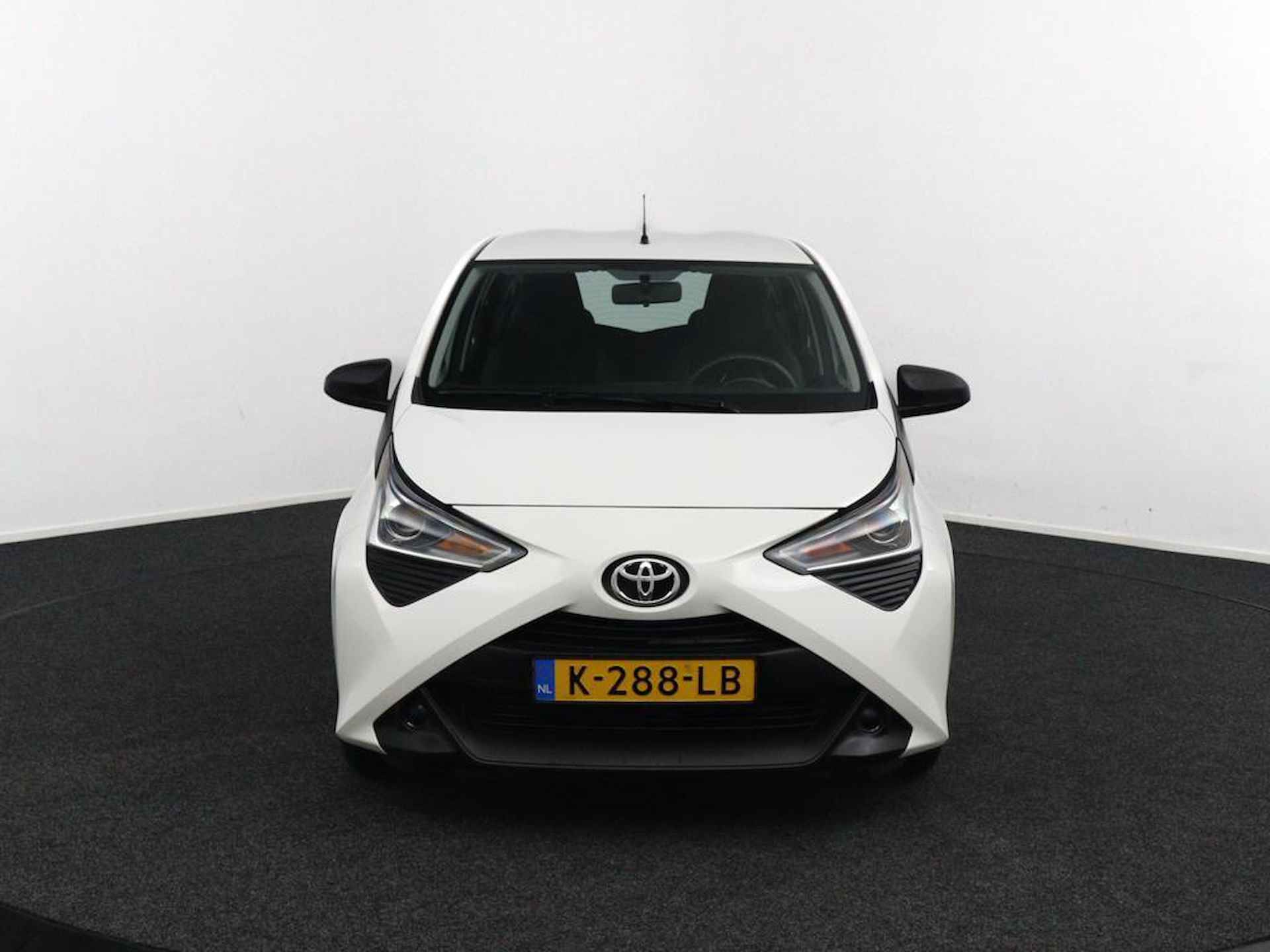 Toyota Aygo 1.0 VVT-i x-fun - 8/39