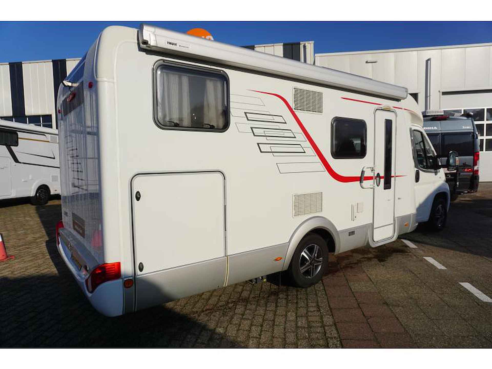 Hymer Tramp T674 CL Schotel+tv/Maxfann/Camera - 6/17