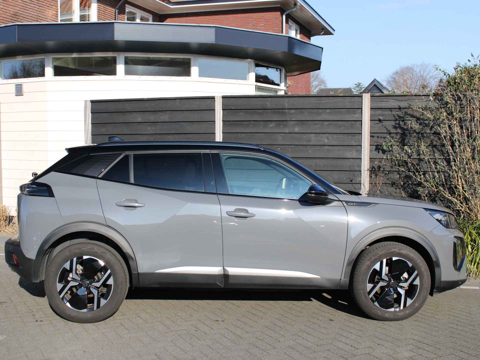 Peugeot 2008 1.2 PureTech 130PK GT Pack EAT8 Automaat Camera 360, Stoelverwarming, Keyless Entry, Zwart dak, Navigatie, Lichtmetalen velgen, Adaptieve Cruise Control - 11/62