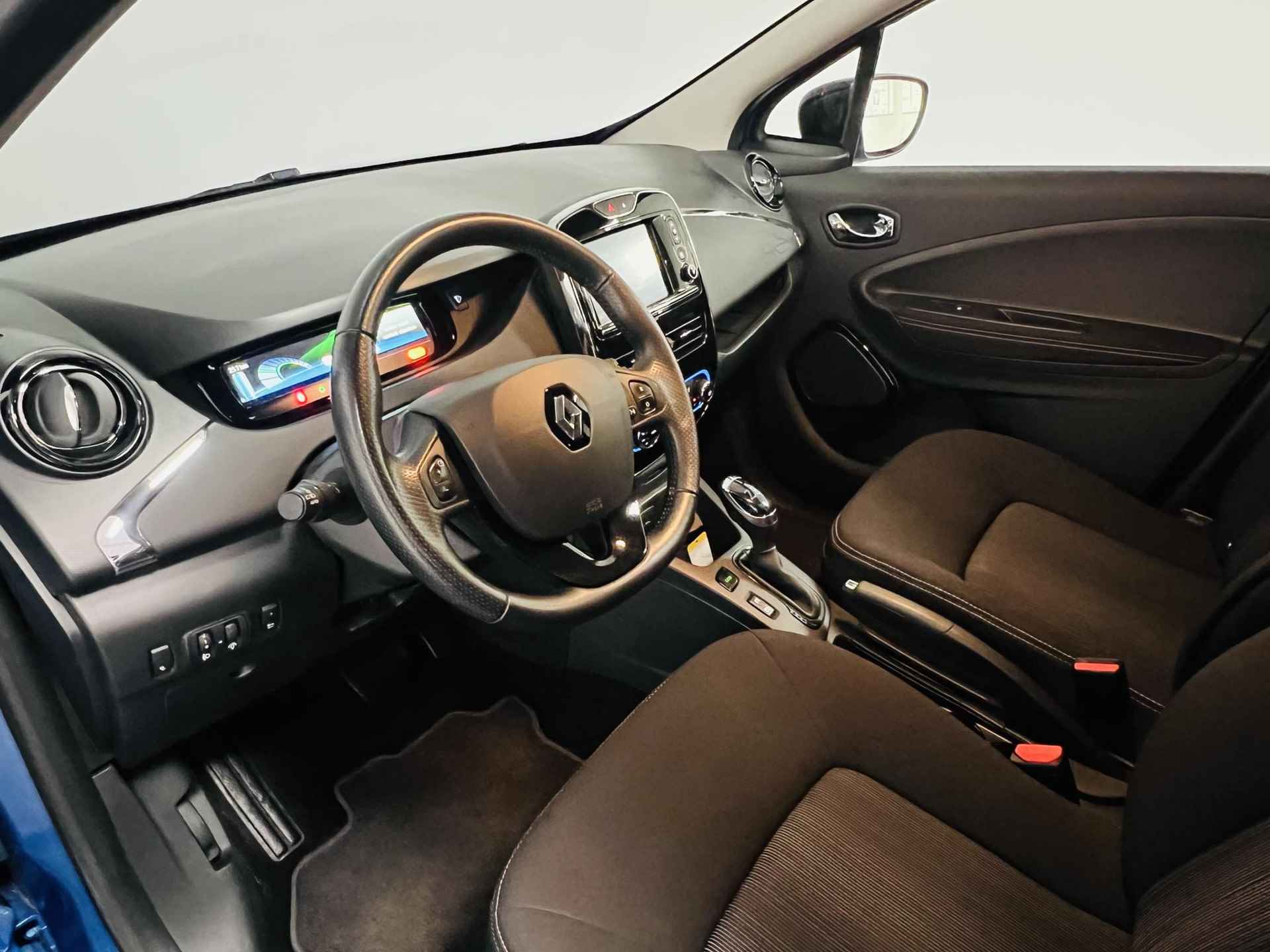 Renault ZOE R90 Intens 41 kWh (ex Accu) Navi Parkeersensoren Cruise controle Bluetooth Dealeronderhouden Zeer mooie auto . auto komt in aanmerking voor de 2000,- subsidie - 5/19