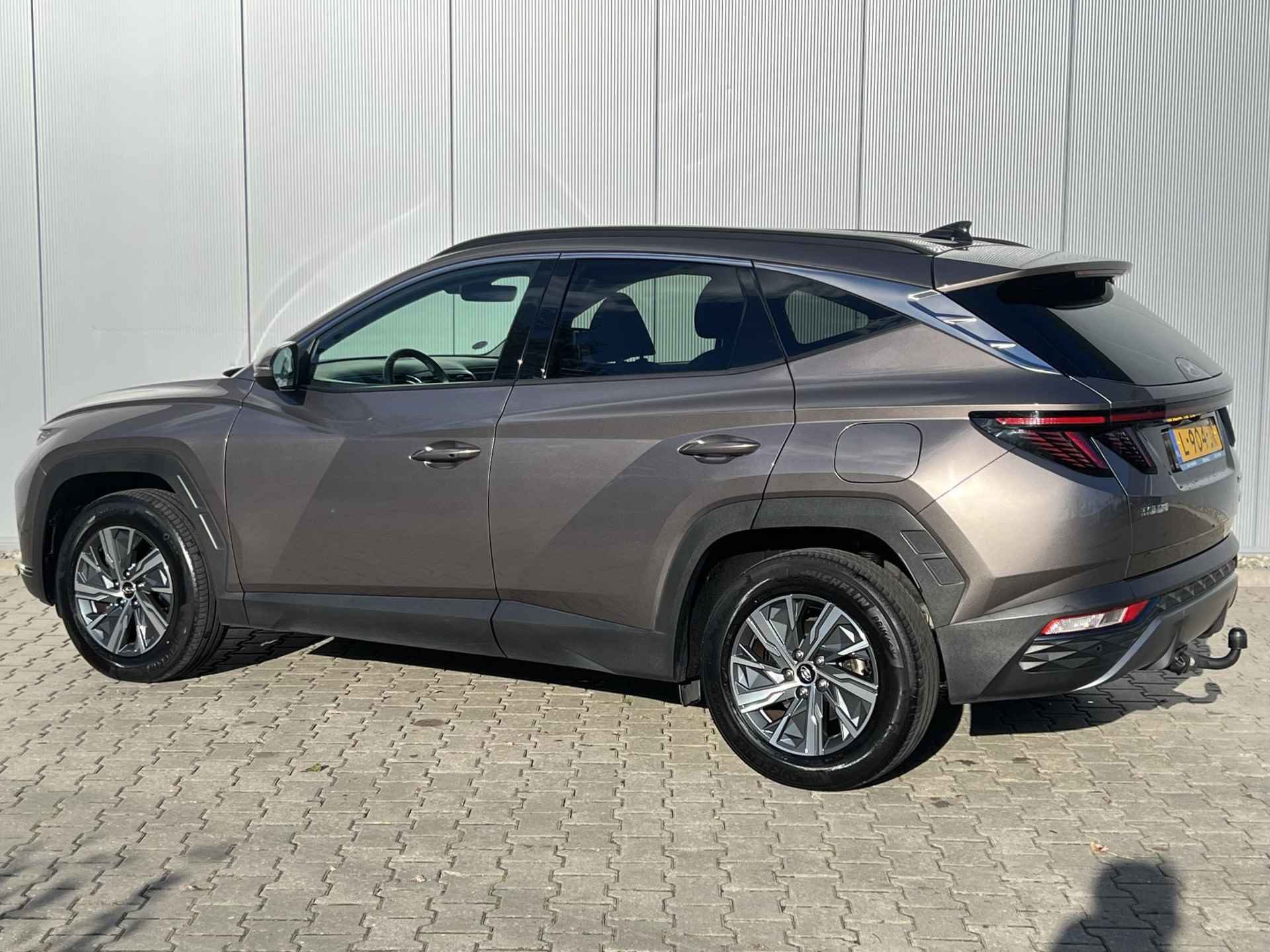 Hyundai Tucson 1.6 T-GDI HEV Comfort / Stoelverwarming / Apple Carplay & Android Auto /  Achteruitrijcamera / Trekhaak / Navigatie / - 14/28