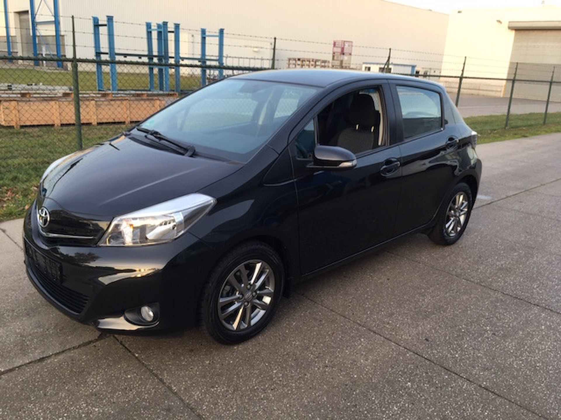 Toyota Yaris 1.3 VVT-I ASPIRATION AUTOMAAT AIRCO - 3/13