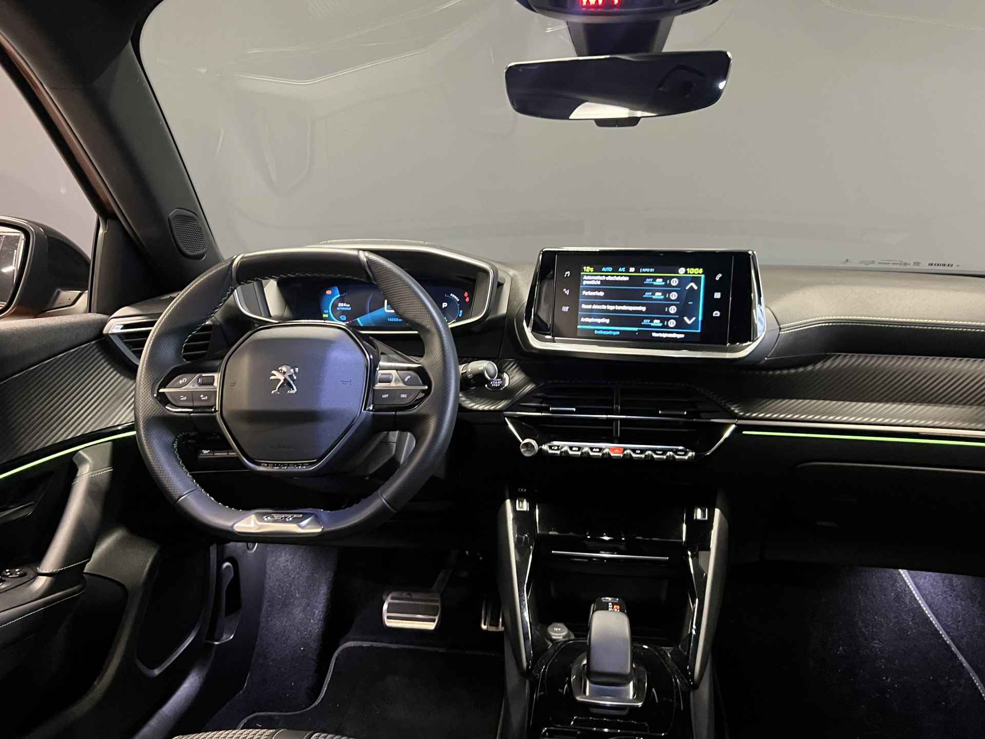 Peugeot e-2008 EV GT 50 kWh | Camera | 3-D Cockpit | Leder/Stof | 17'' LMV | LED | Carplay | Bluetooth | Getint glas | BTW | - 5/38