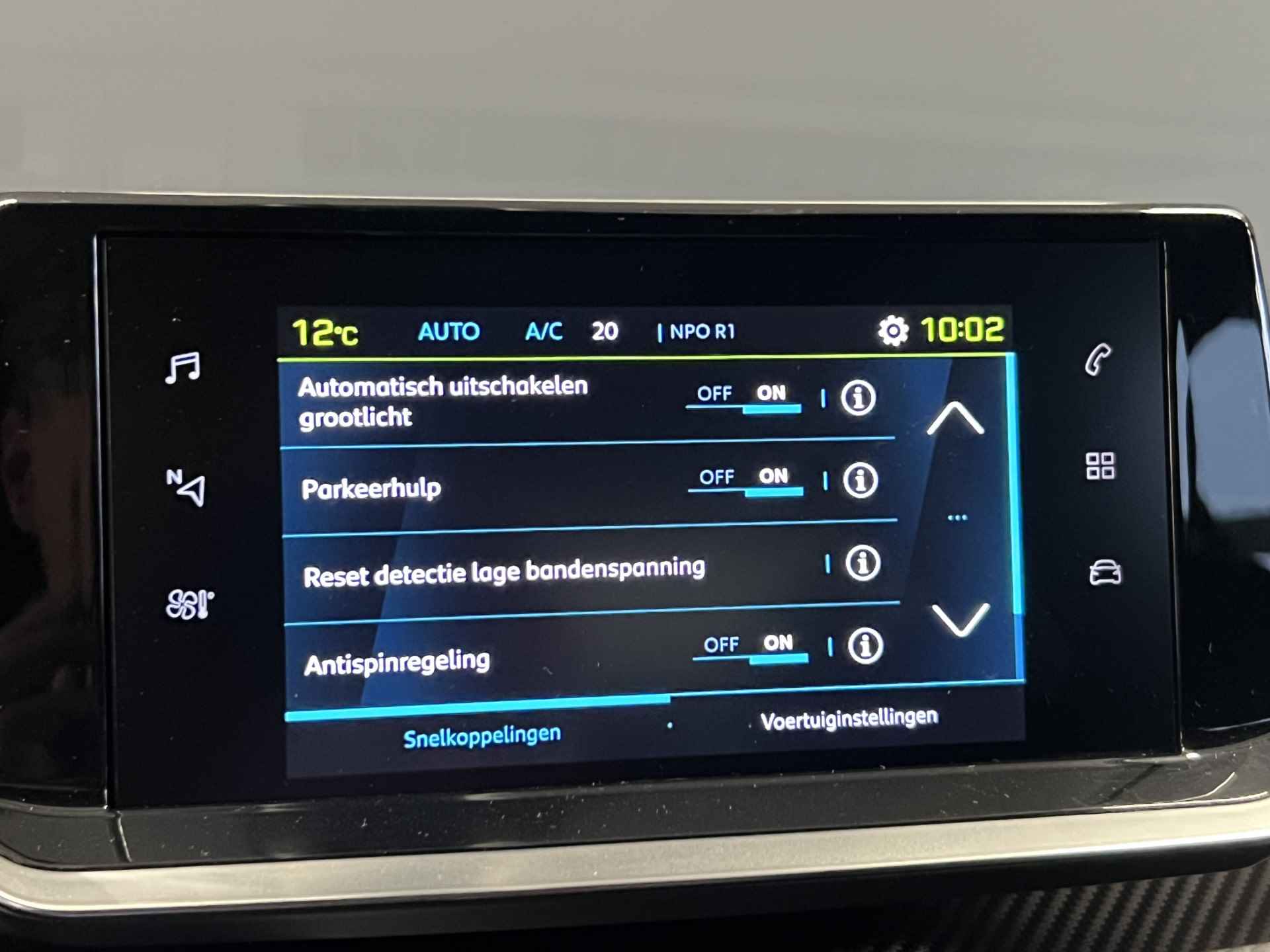 Peugeot e-2008 EV GT 50 kWh | Camera | 3-D Cockpit | Leder/Stof | 17'' LMV | LED | Carplay | Bluetooth | Getint glas | BTW | - 22/38