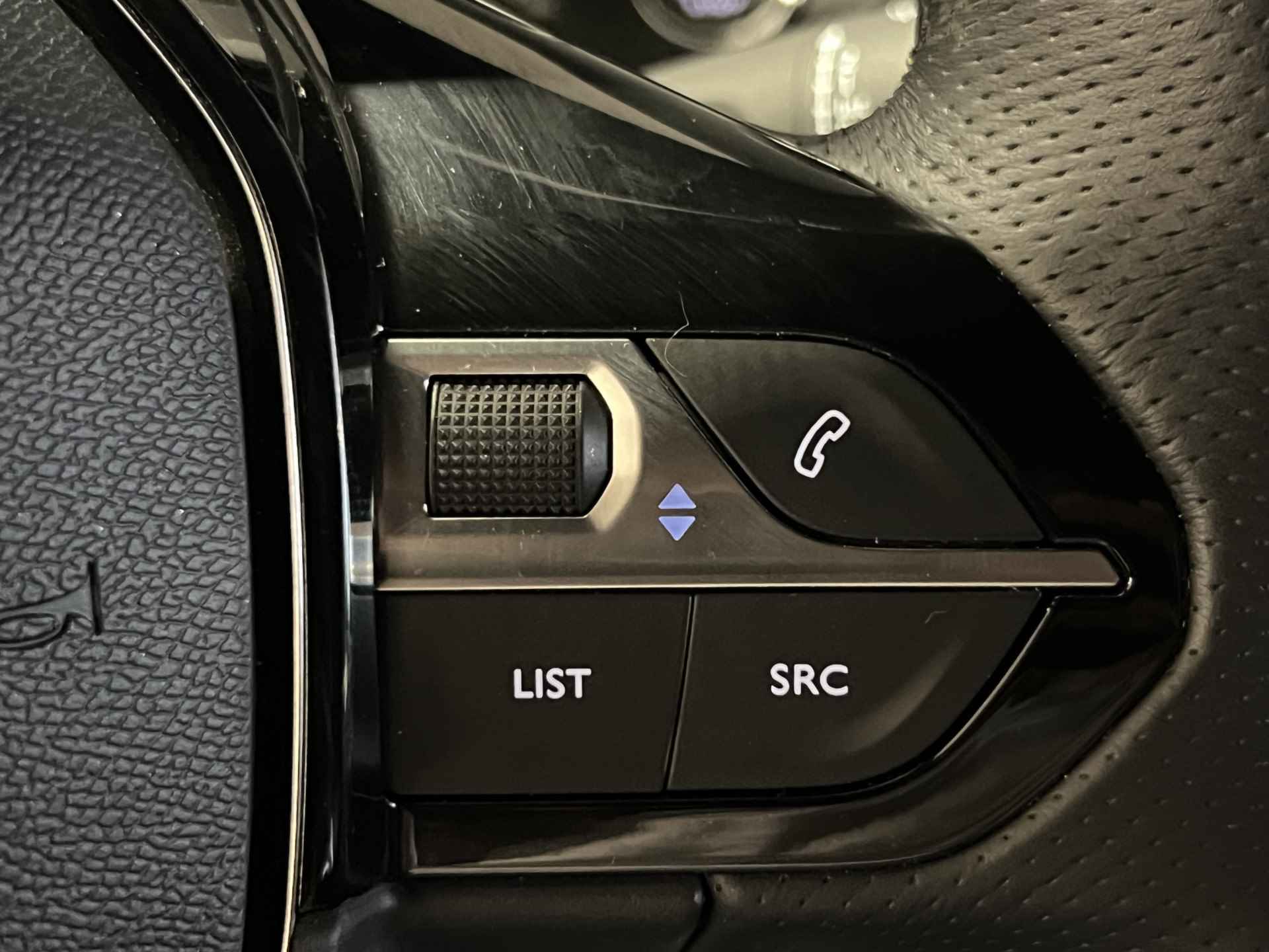 Peugeot e-2008 EV GT 50 kWh | Camera | 3-D Cockpit | Leder/Stof | 17'' LMV | LED | Carplay | Bluetooth | Getint glas | BTW | - 25/38