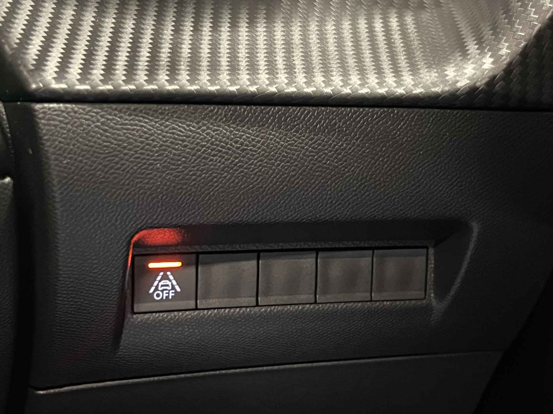 Peugeot e-2008 EV GT 50 kWh | Camera | 3-D Cockpit | Leder/Stof | 17'' LMV | LED | Carplay | Bluetooth | Getint glas | BTW | - 26/38