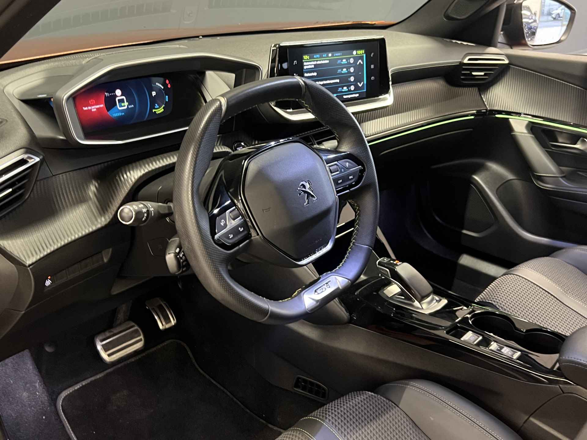 Peugeot e-2008 EV GT 50 kWh | Camera | 3-D Cockpit | Leder/Stof | 17'' LMV | LED | Carplay | Bluetooth | Getint glas | BTW | - 28/38