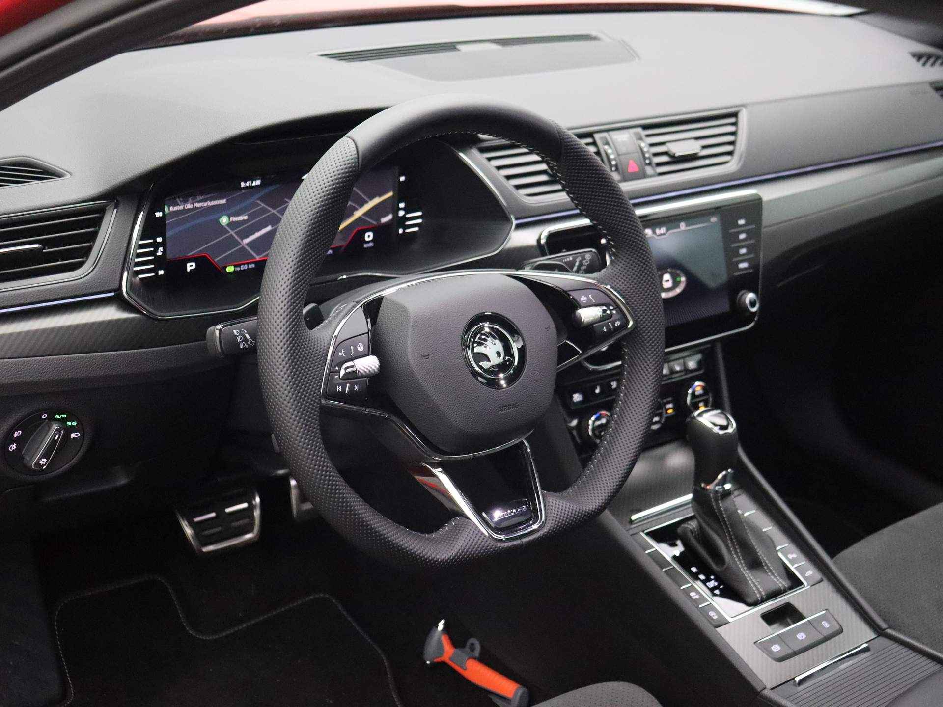 Škoda Superb Combi Sportline Business 1.5 TSI 150pk DSG Automaat Panoramadak, LED matrix koplampen, Navigatie, Adaptive cruise control, Stoelverwarming, Achteruitrijcamera, Verwarmde voorruit, Parkeersensoren - 4/48