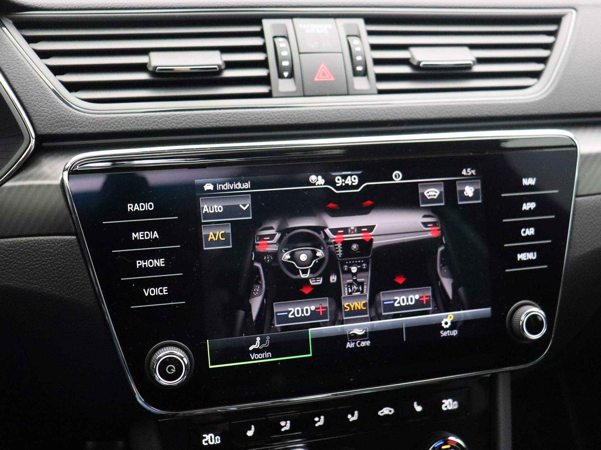 Škoda Superb Combi Sportline Business 1.5 TSI 150pk DSG Automaat Panoramadak, LED matrix koplampen, Navigatie, Adaptive cruise control, Stoelverwarming, Achteruitrijcamera, Verwarmde voorruit, Parkeersensoren - 34/48