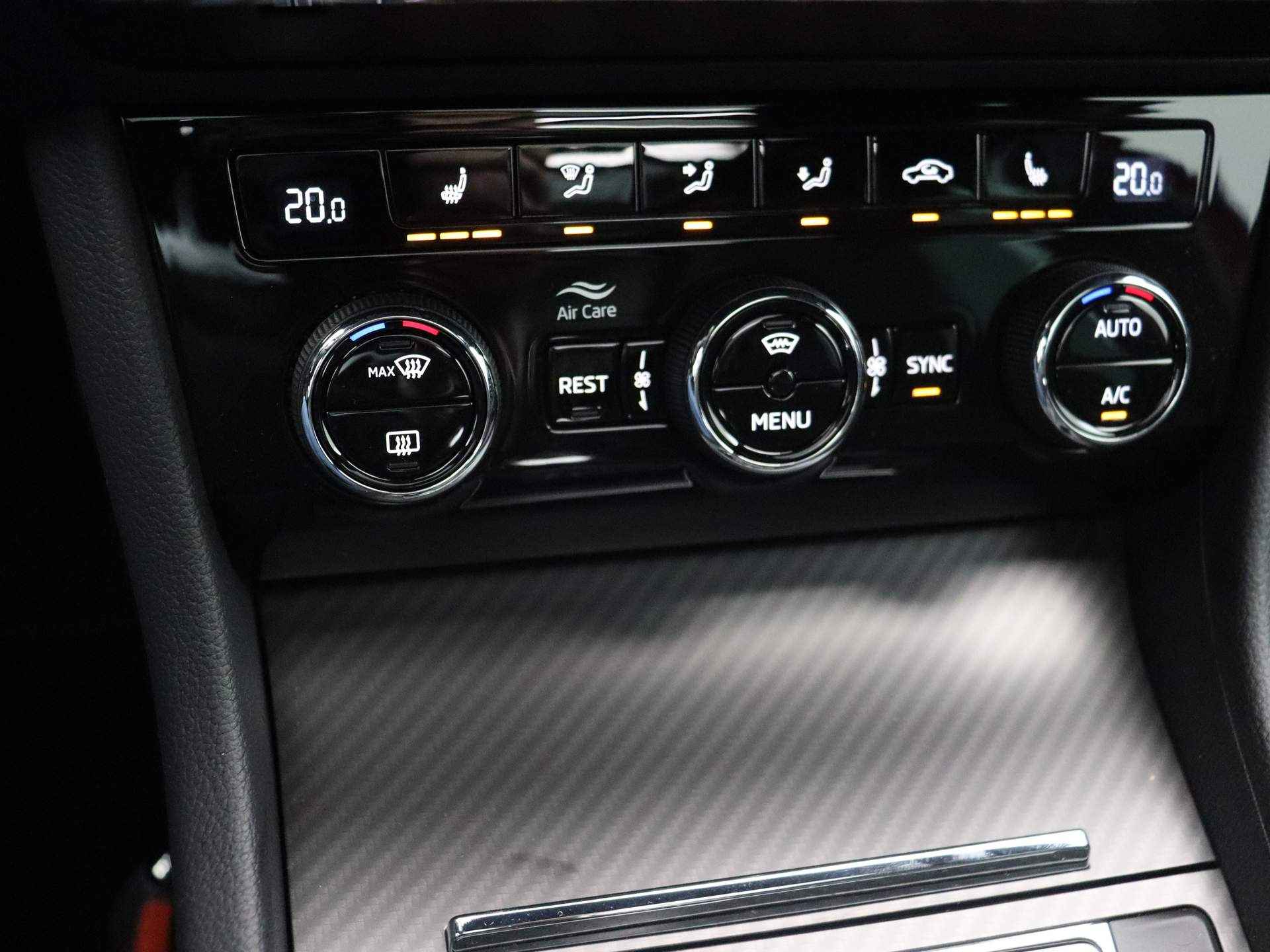 Škoda Superb Combi Sportline Business 1.5 TSI 150pk DSG Automaat Panoramadak, LED matrix koplampen, Navigatie, Adaptive cruise control, Stoelverwarming, Achteruitrijcamera, Verwarmde voorruit, Parkeersensoren - 36/48