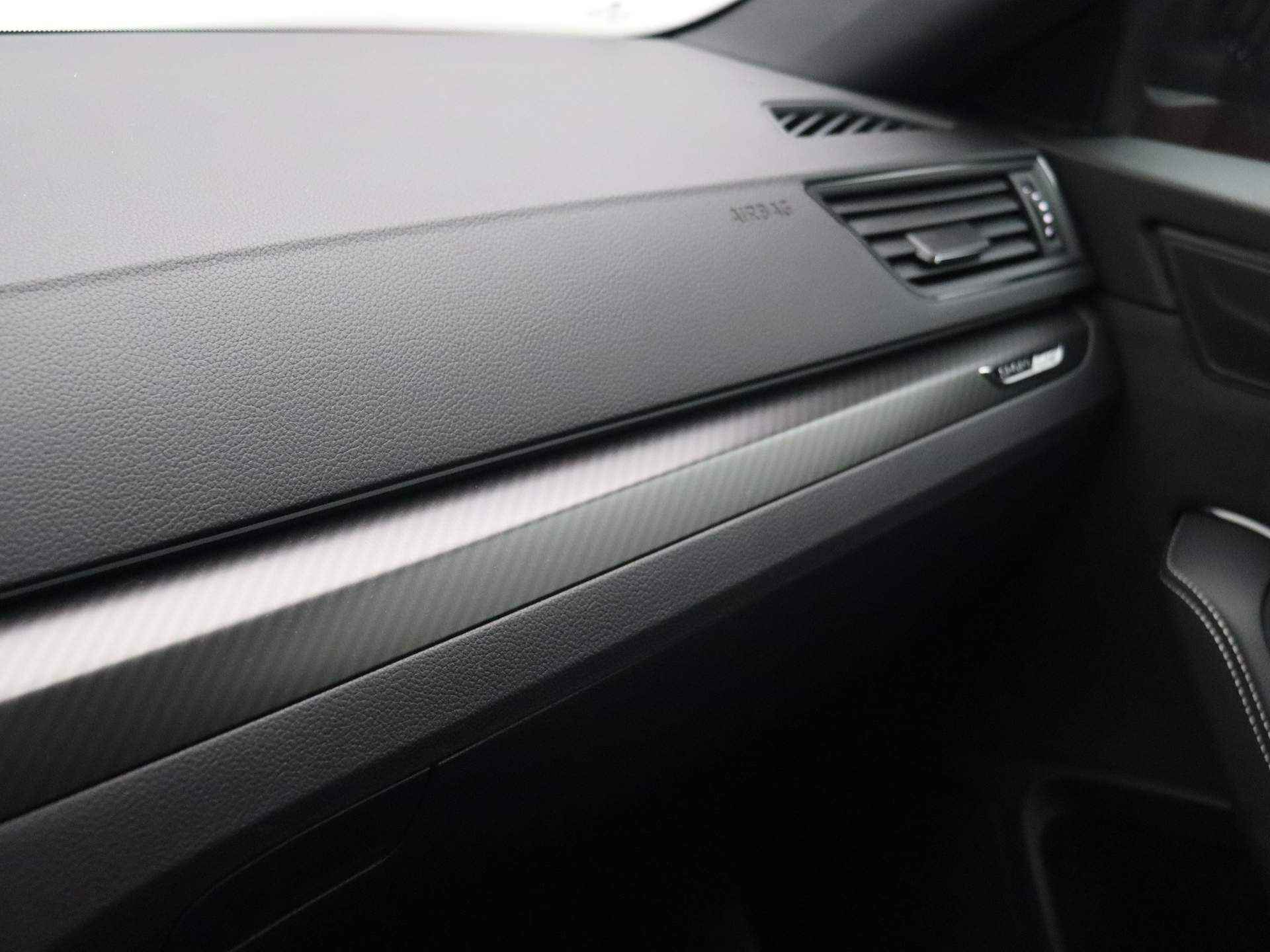 Škoda Superb Combi Sportline Business 1.5 TSI 150pk DSG Automaat Panoramadak, LED matrix koplampen, Navigatie, Adaptive cruise control, Stoelverwarming, Achteruitrijcamera, Verwarmde voorruit, Parkeersensoren - 38/48