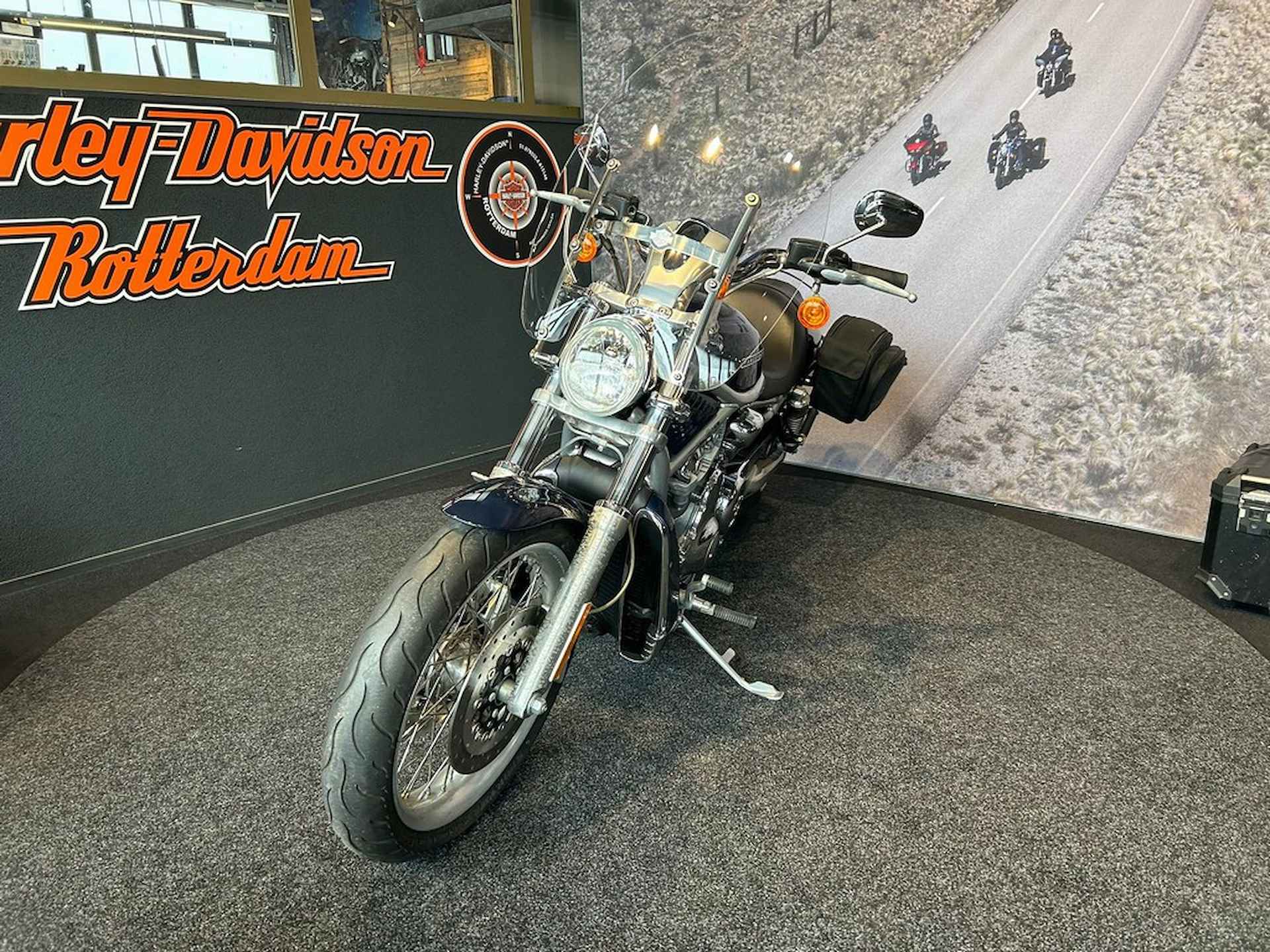 Harley-Davidson VRSCAW V-Rod - 4/15