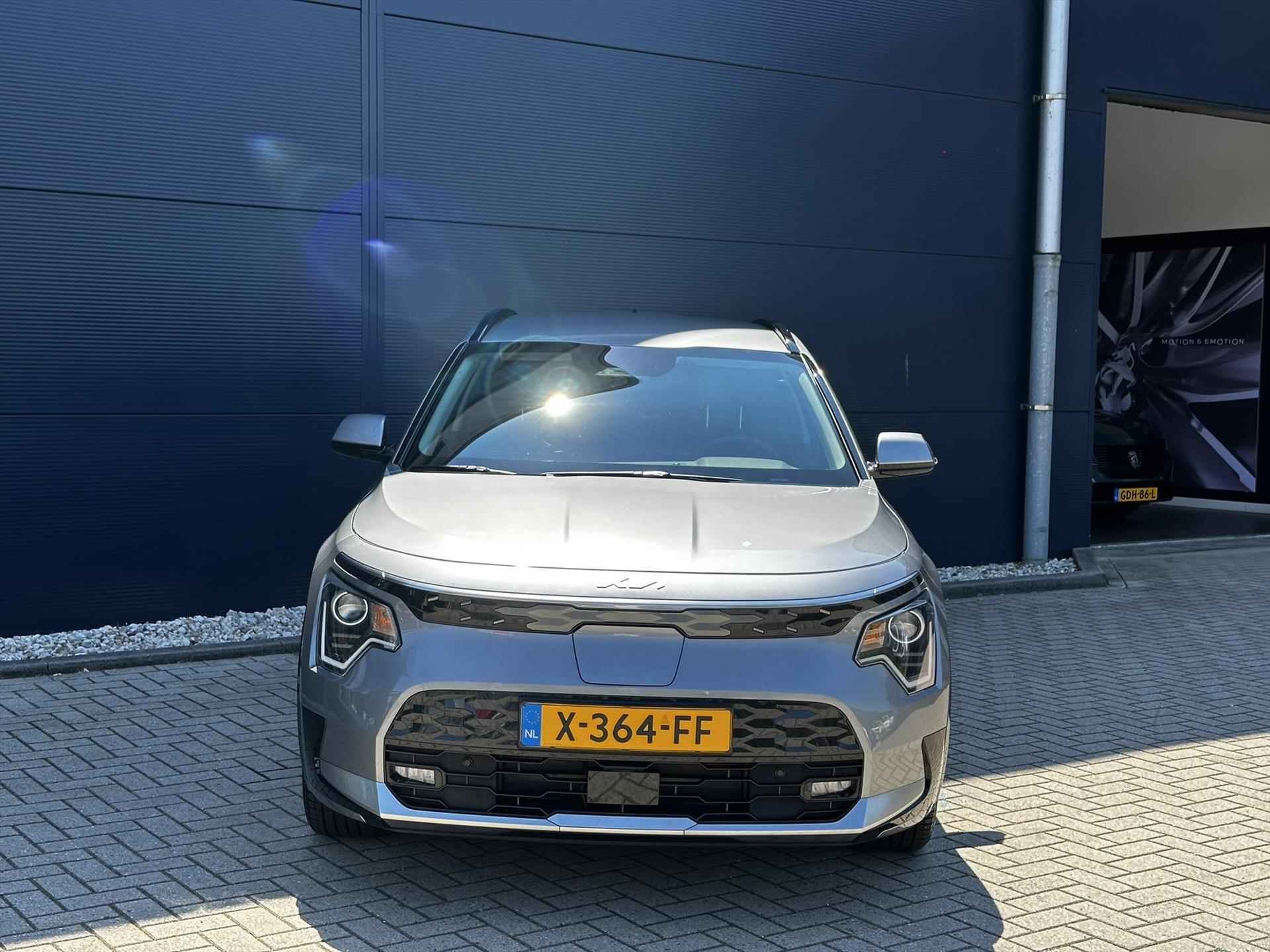 KIA e-Niro 64,8 kWh 204pk Aut Edition | Subsidie | Stoel/Stuurwielverwarming | Climate Control | Navigatie | - 9/47