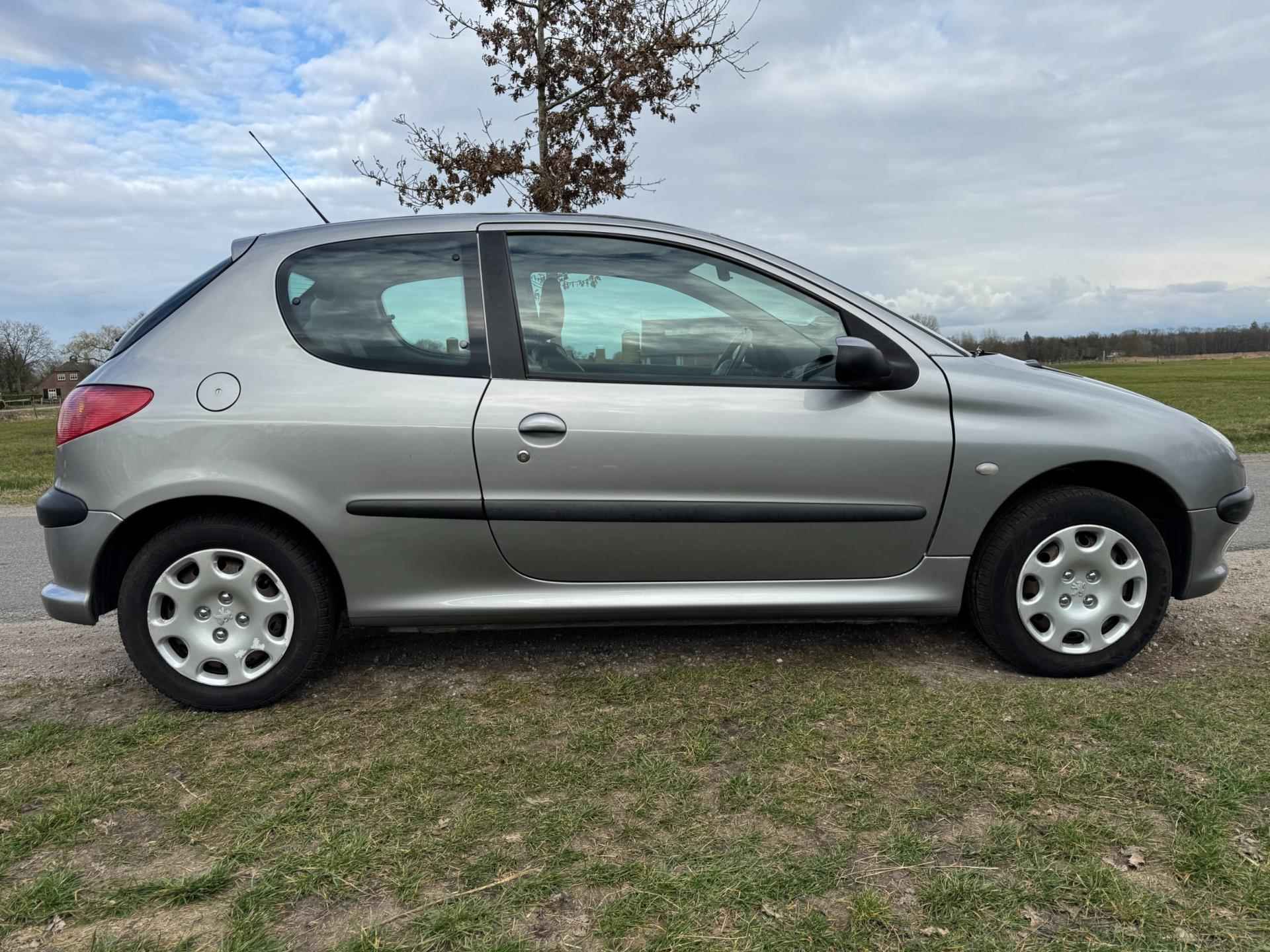 Peugeot 206 1.4-16V Gentry Premium met airco en trekhaak - 4/21