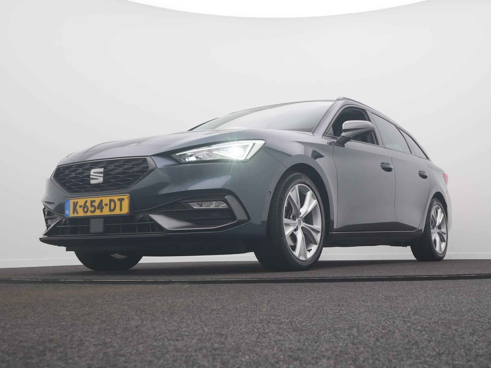 SEAT Leon Sportstourer 1.5 eTSI FR Launch Edition / Acc / Sensoren / Navigatie - 9/54