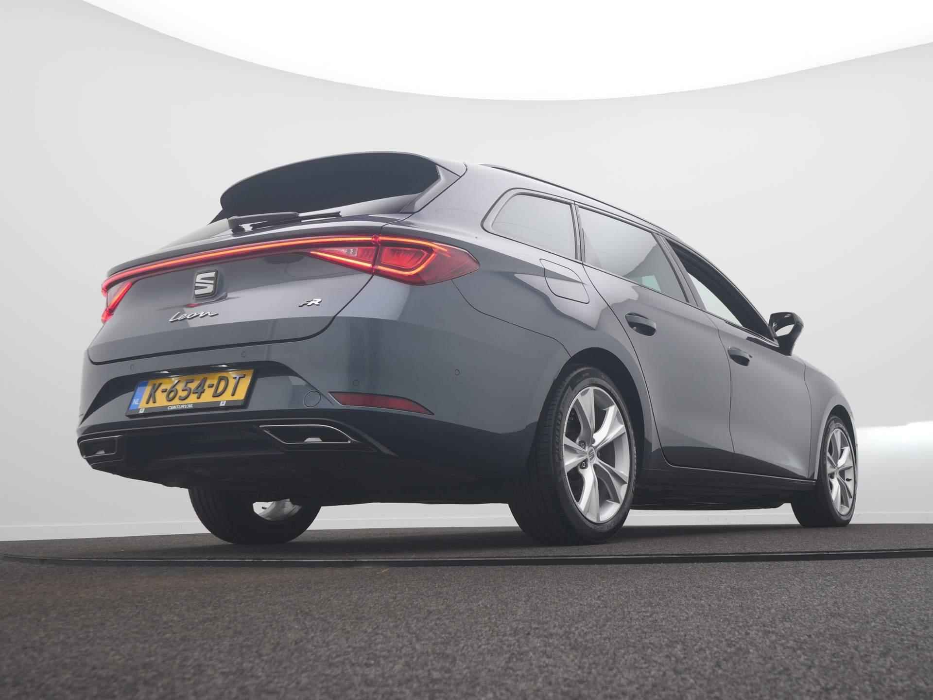 SEAT Leon Sportstourer 1.5 eTSI FR Launch Edition / Acc / Sensoren / Navigatie - 10/54