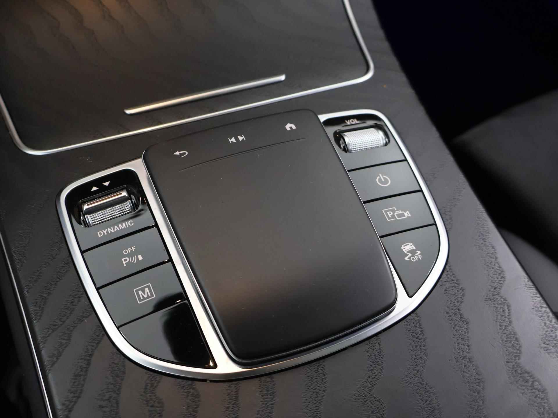 Mercedes-Benz GLC-klasse 300e 4MATIC Premium AMG Trekhaak | Panoramadak | Digitaal Display | Getint glas | Dodehoekassistent | Elektr. achterklep | - 31/54