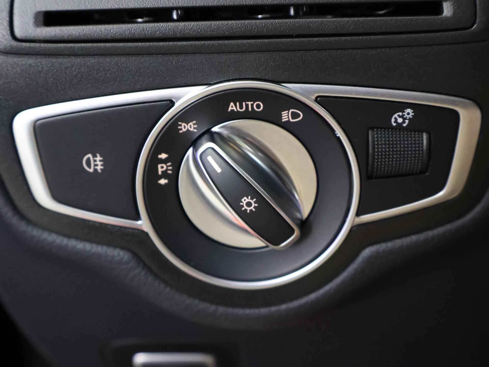 Mercedes-Benz GLC-klasse 300e 4MATIC Premium AMG Trekhaak | Panoramadak | Digitaal Display | Getint glas | Dodehoekassistent | Elektr. achterklep | - 39/54