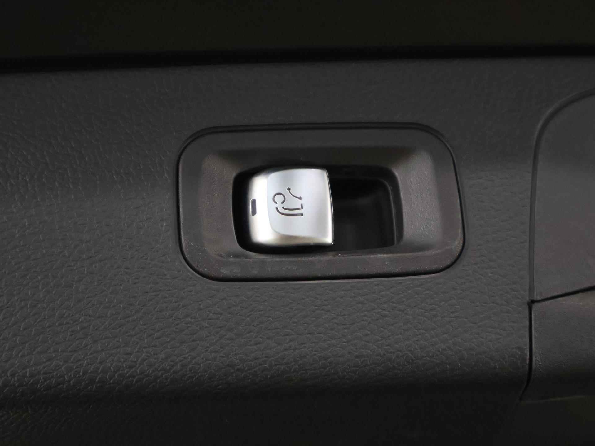 Mercedes-Benz GLC-klasse 300e 4MATIC Premium AMG Trekhaak | Panoramadak | Digitaal Display | Getint glas | Dodehoekassistent | Elektr. achterklep | - 48/54
