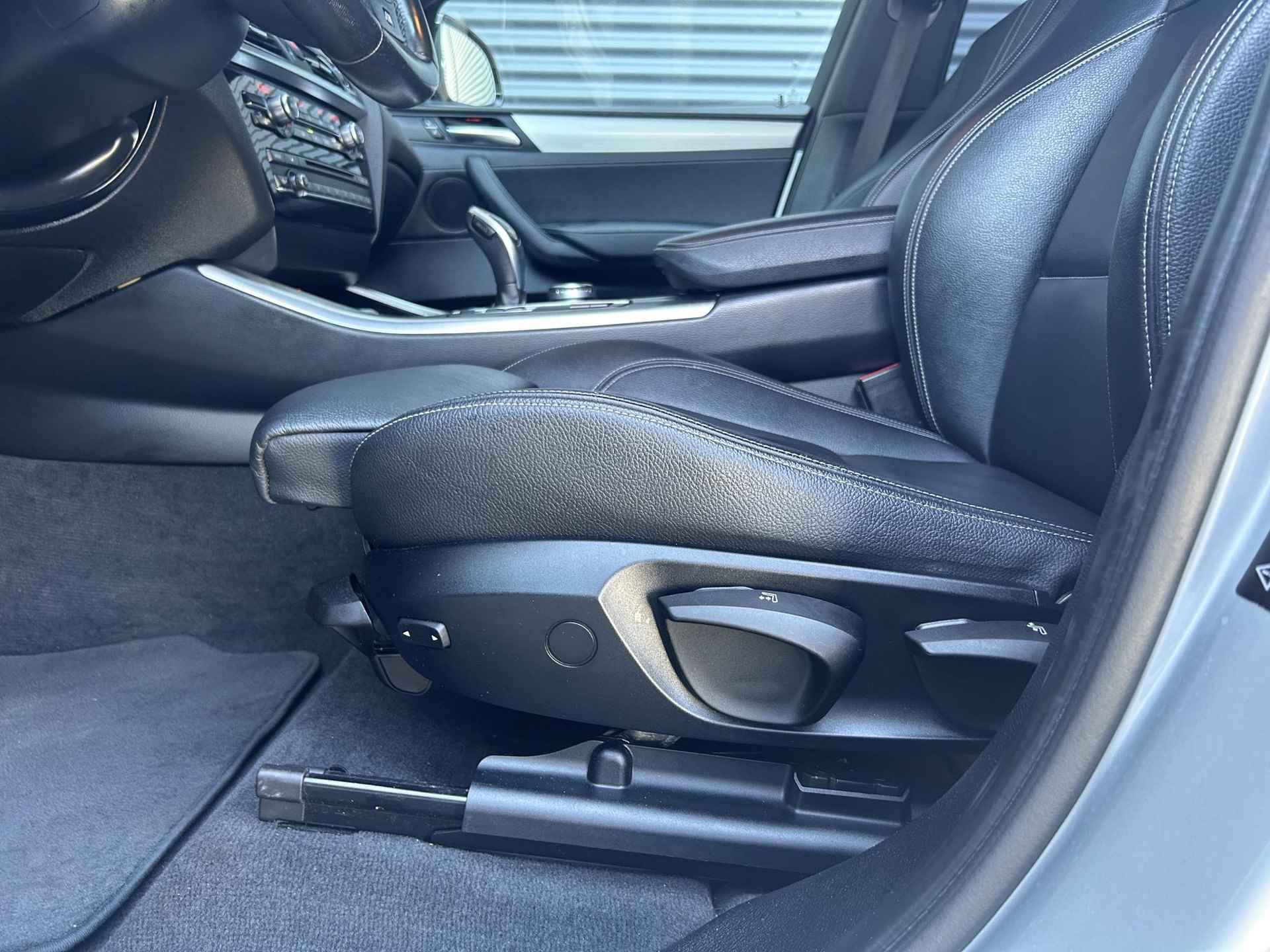 BMW X4 xDrive30d High Executive | M-Sport | Navigatie | Volledig Lederen Bekleding | Sportstoelen | ClimateControl | PDC | Xenon | - 27/35