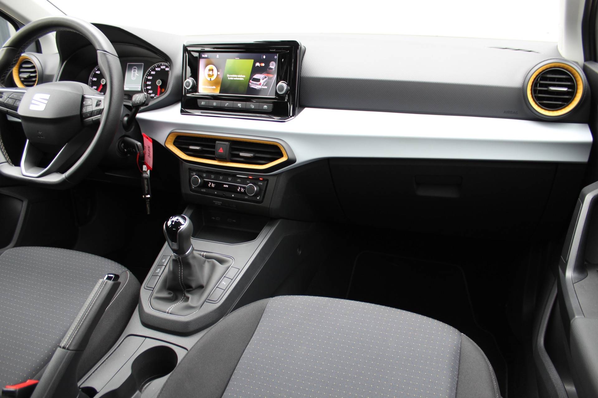 SEAT Ibiza 1.0-96pk TSI Style. NIEUWSTE MODEL. In nieuwstaat ! Volautm. airco, camera, elektr ramen v+a, LED verlichting, stoelverwarming, metallic lak, Isofix, LM wielen, Apple Carplay / Android auto etc. - 30/36