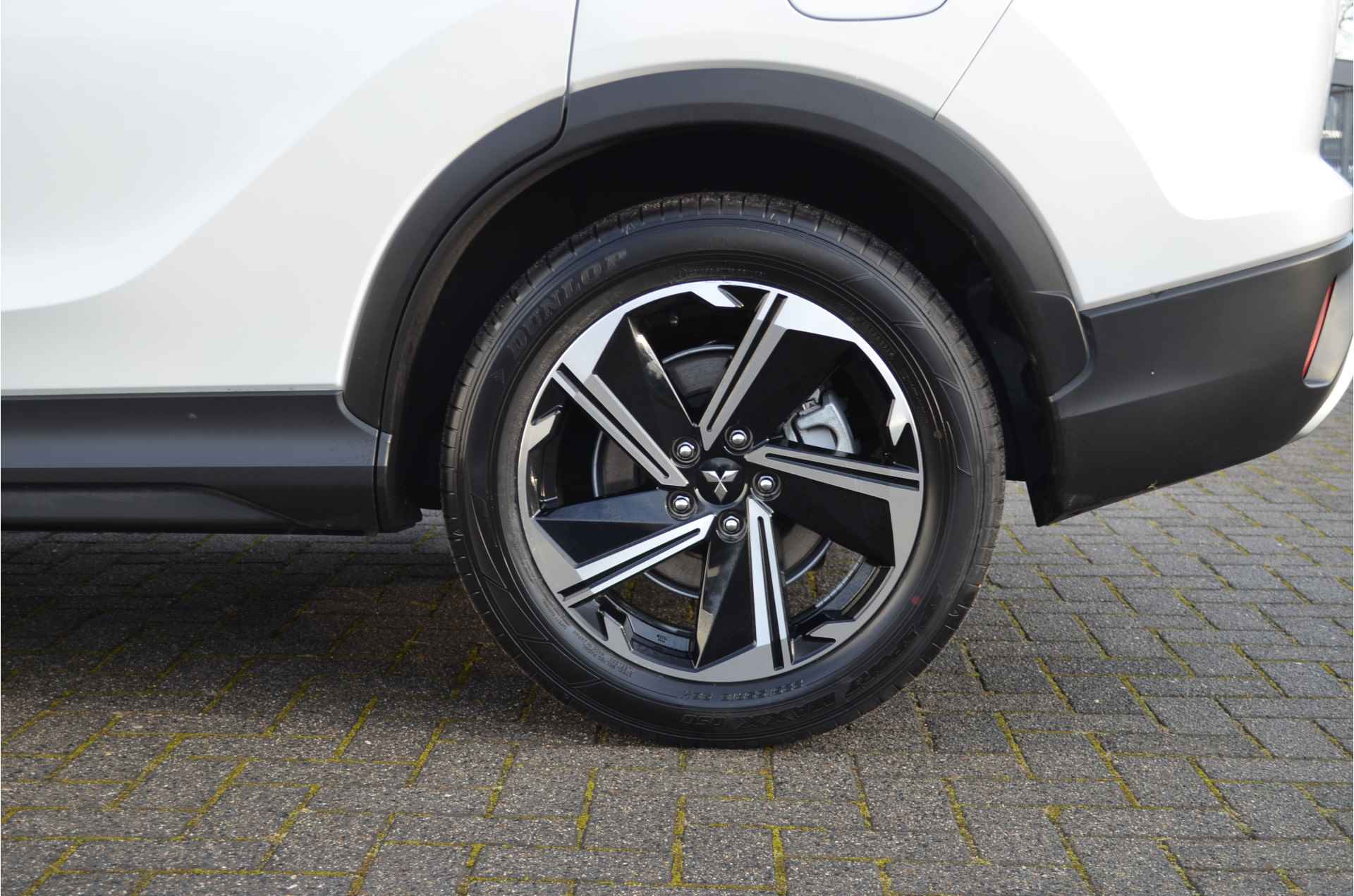 Mitsubishi Eclipse Cross PHEV 2.4 FIRST EDITION 4WD | PLUG IN HYBRID | ADAPTIEF CRUISE | TREKHAAK 1500KG | FABRIEKGARANTIE TOT 09-04-2029* | ALL IN RIJKLAARPRIJS - 16/52