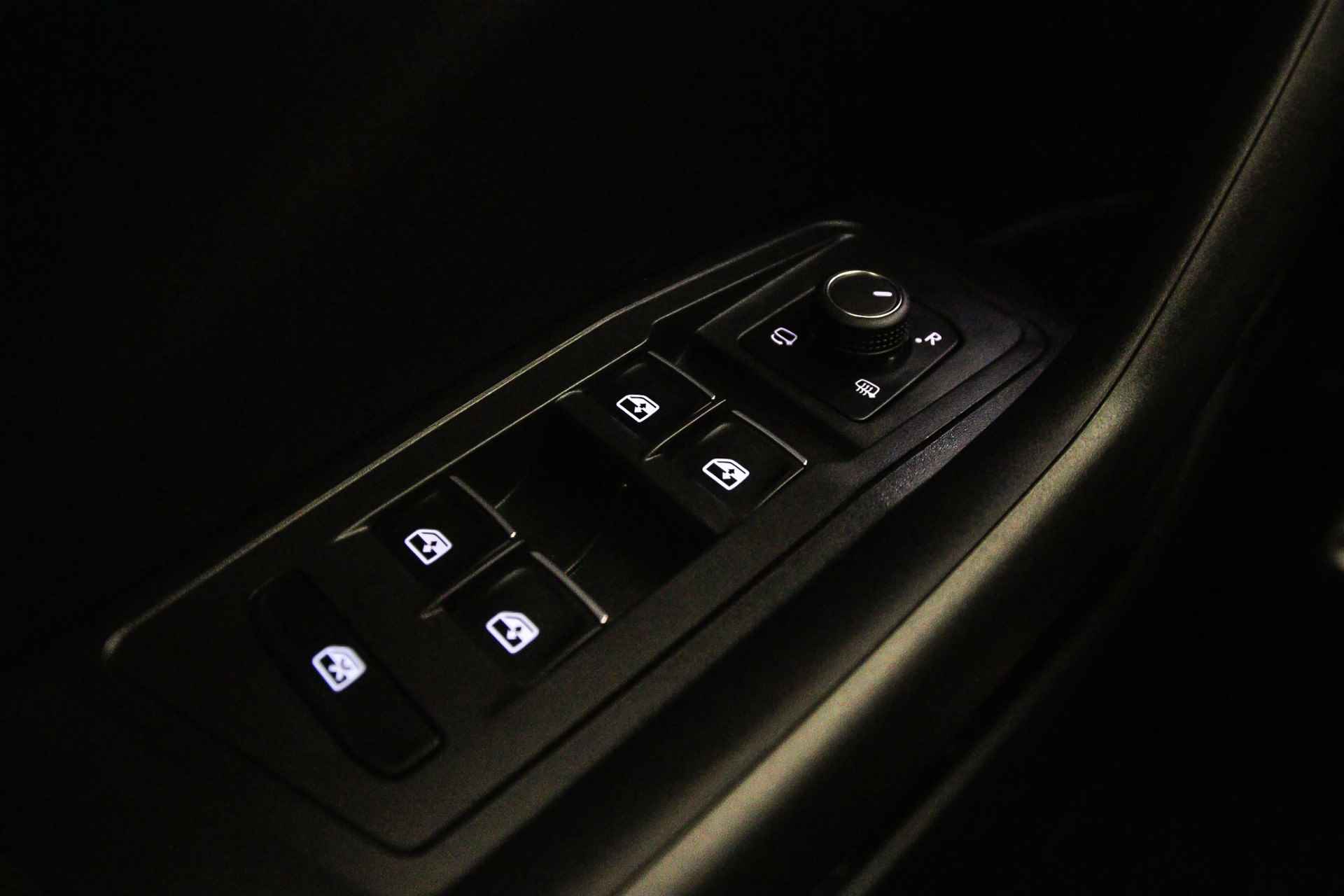 Volkswagen T-Roc R-Line 1.5 TSI 150pk DSG Automaat Adaptive cruise control, Stoelverwarming, Achteruitrijcamera, Airco, DAB, App connect, Parkeersensoren, LED verlichting, Keyless start - 14/44
