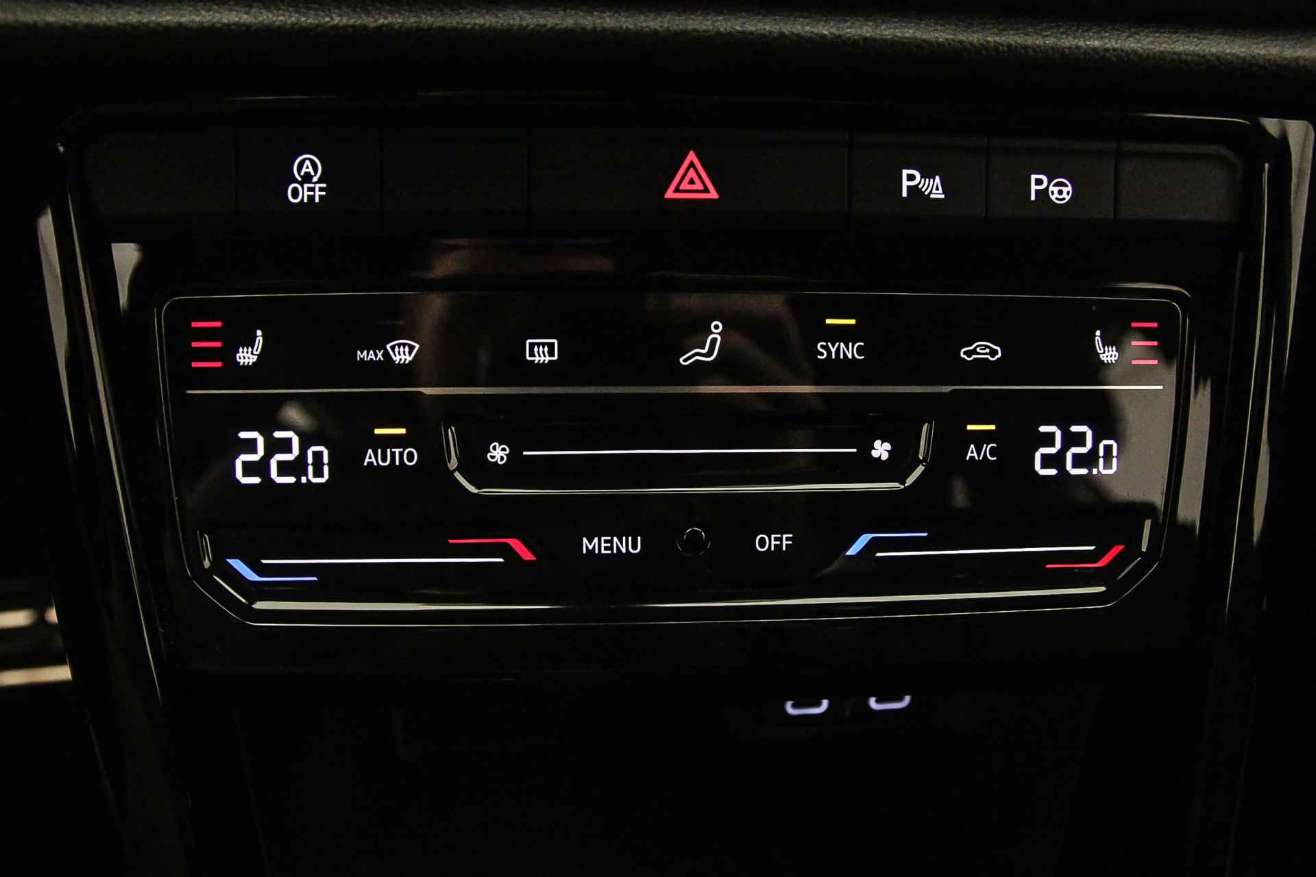 Volkswagen T-Roc R-Line 1.5 TSI 150pk DSG Automaat Adaptive cruise control, Stoelverwarming, Achteruitrijcamera, Airco, DAB, App connect, Parkeersensoren, LED verlichting, Keyless start - 19/44