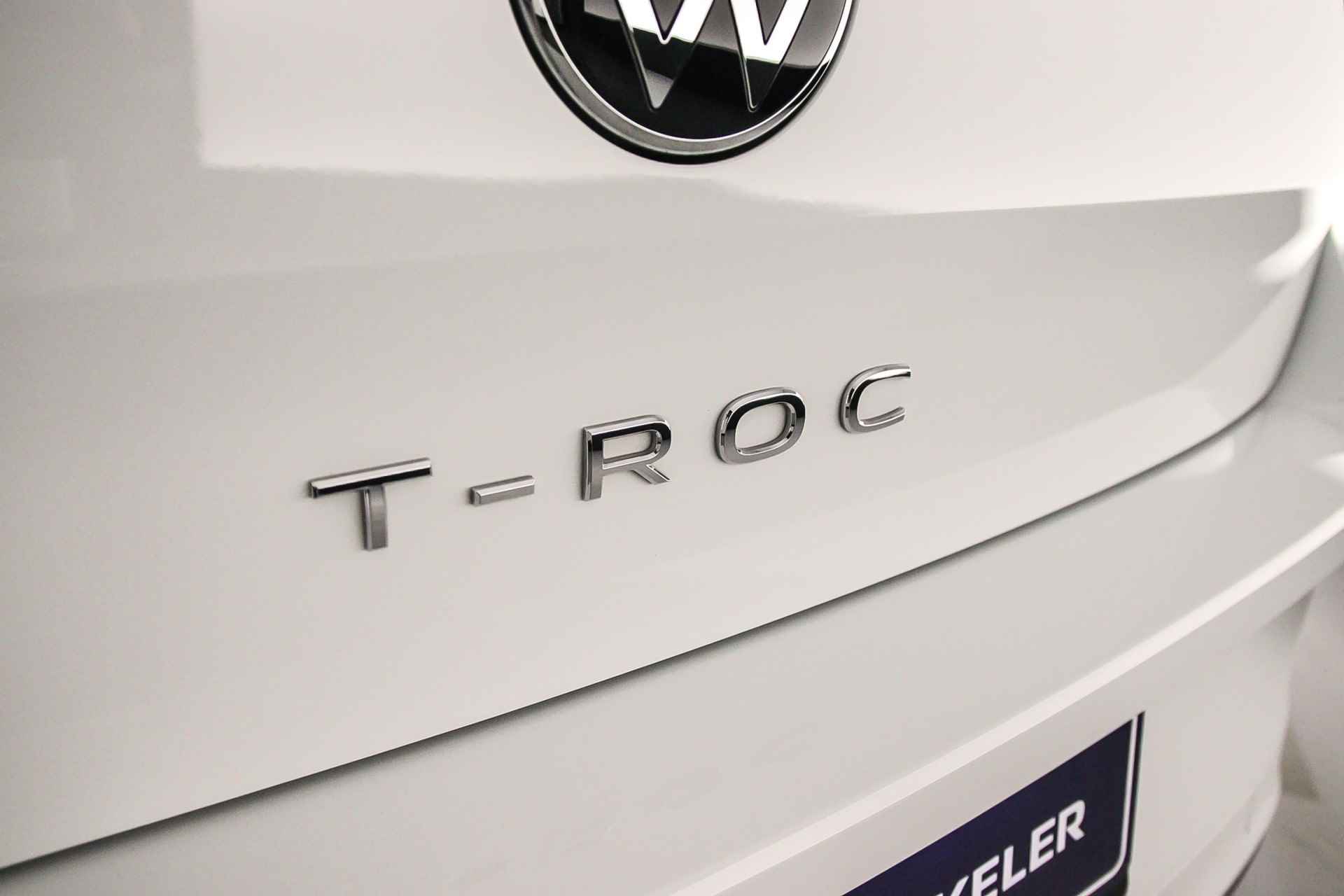 Volkswagen T-Roc R-Line 1.5 TSI 150pk DSG Automaat Adaptive cruise control, Stoelverwarming, Achteruitrijcamera, Airco, DAB, App connect, Parkeersensoren, LED verlichting, Keyless start - 37/44