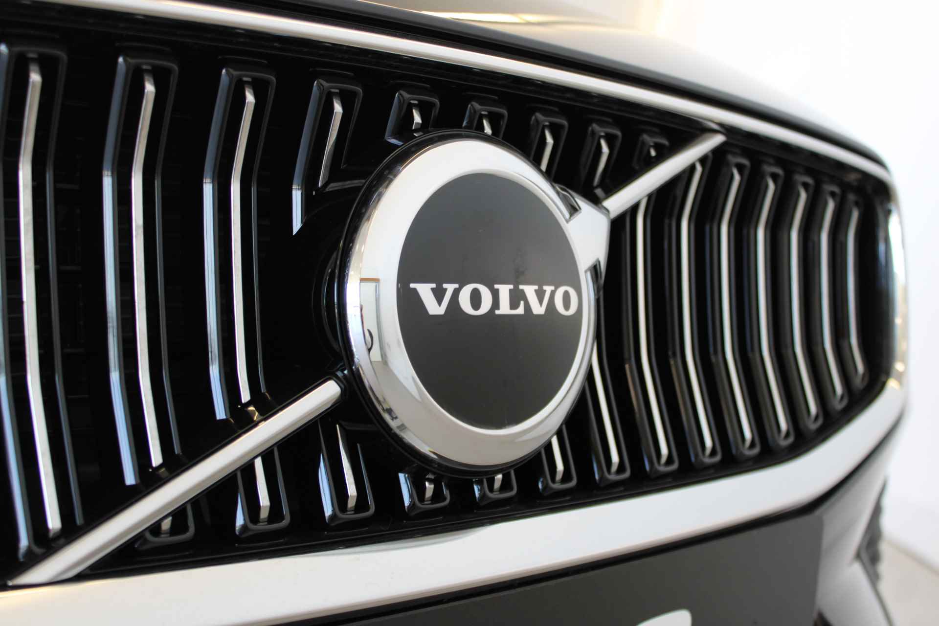 Volvo V60 T6 350PK AWD Essential | Leer | Pilot Assist | Blis | Achterbank verw | Lendensteun | Park Assist - 27/35