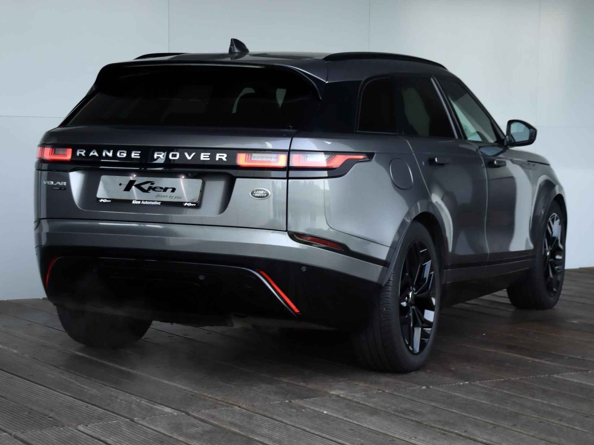 Range Rover Velar 3.0 V6 AWD S | Navi | Pano-dak | Luchtvering | - 3/33